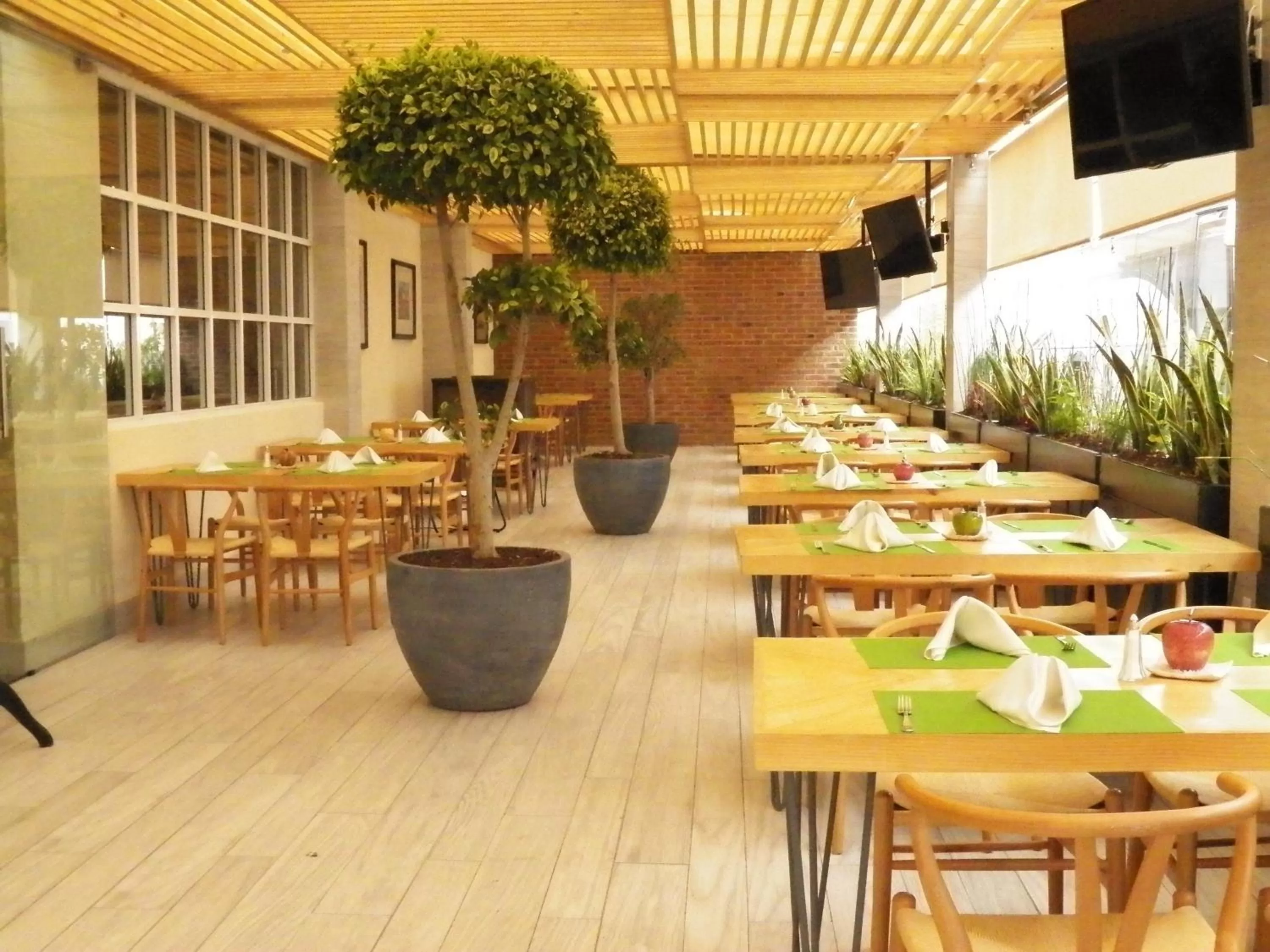 Restaurant/places to eat in Holiday Inn Leon-Convention Center by IHG