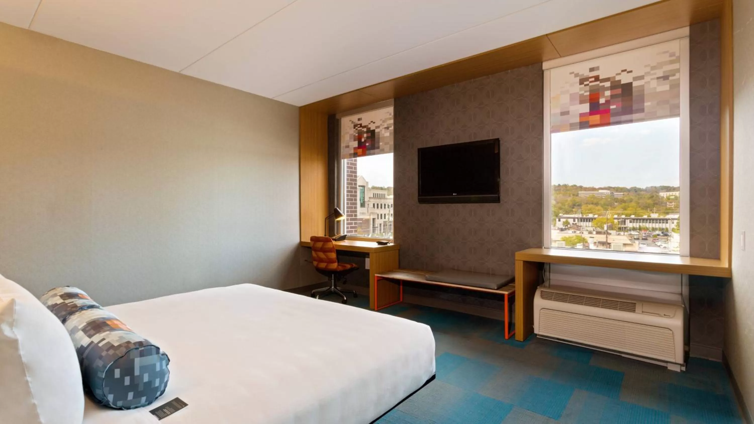 King Room with Roll-in Shower - Mobility and Hearing Accessible in Aloft Birmingham Soho Square