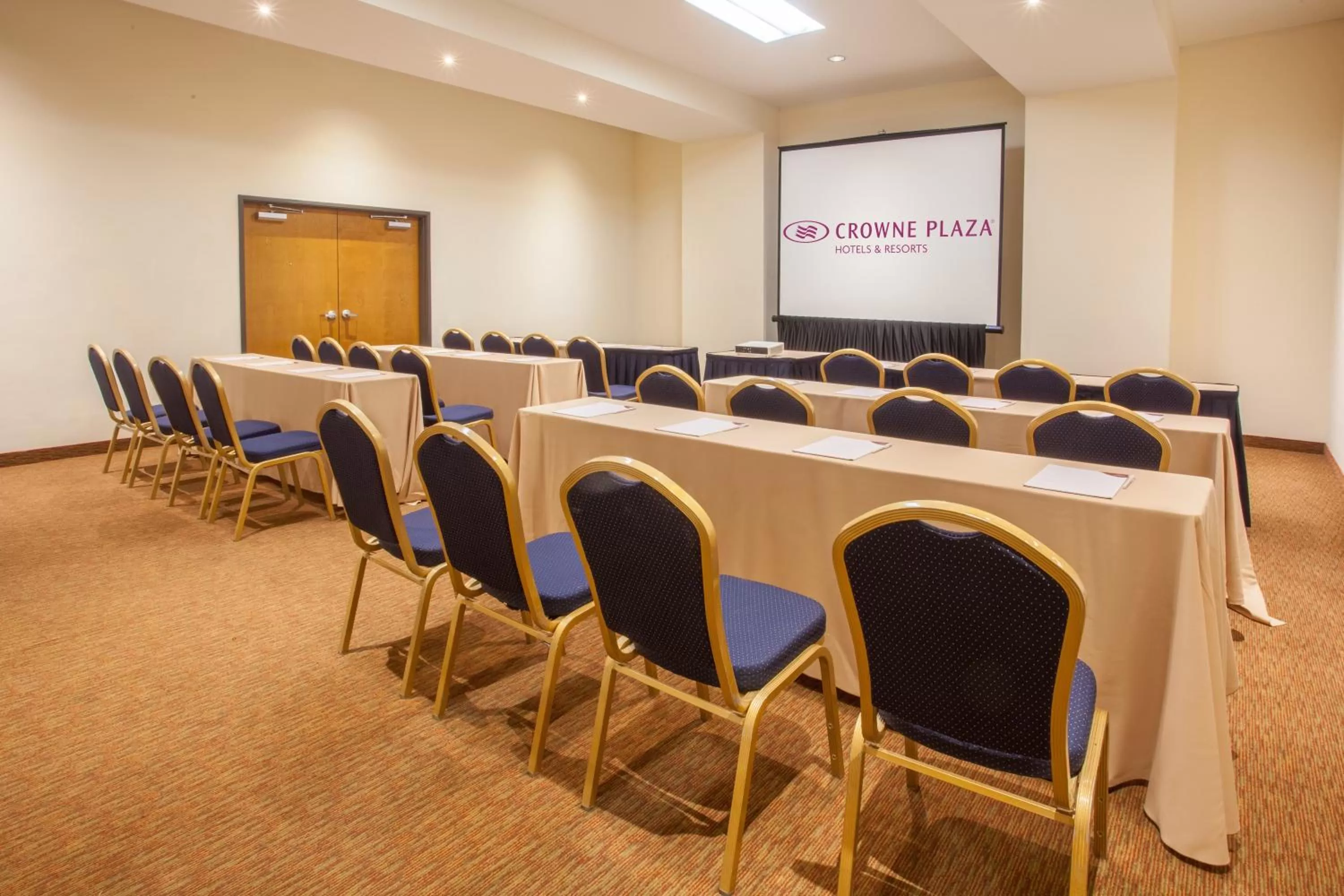 Meeting/conference room in Crowne Plaza Monterrey Aeropuerto by IHG