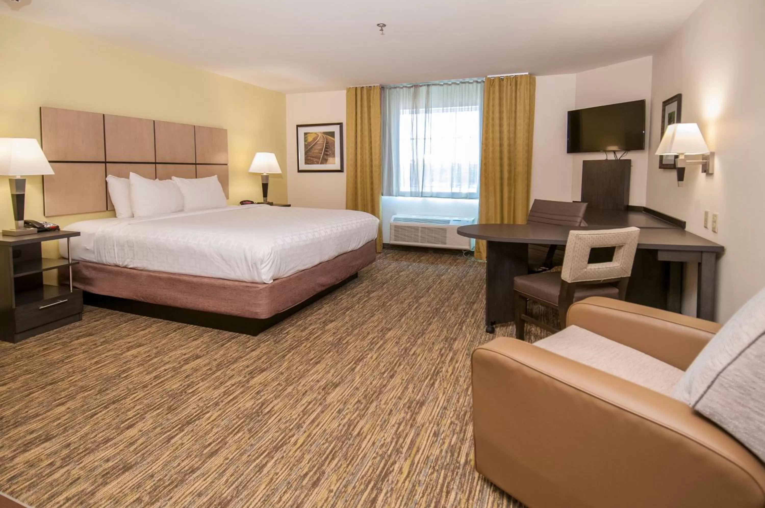 Photo of the whole room, Bed in Candlewood Suites - Baton Rouge - College Drive by IHG