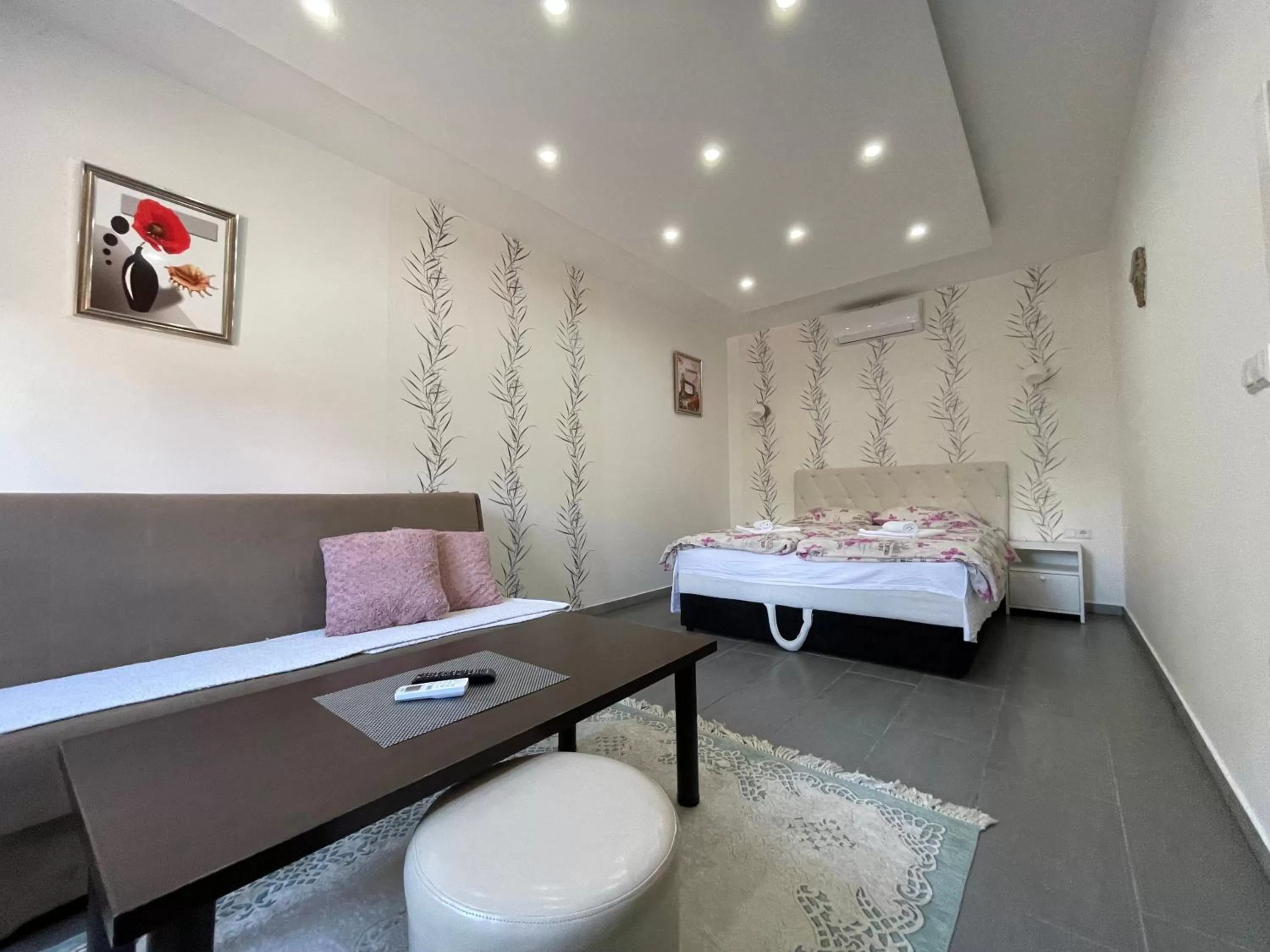 Photo of the whole room, Bed in Villa Maja