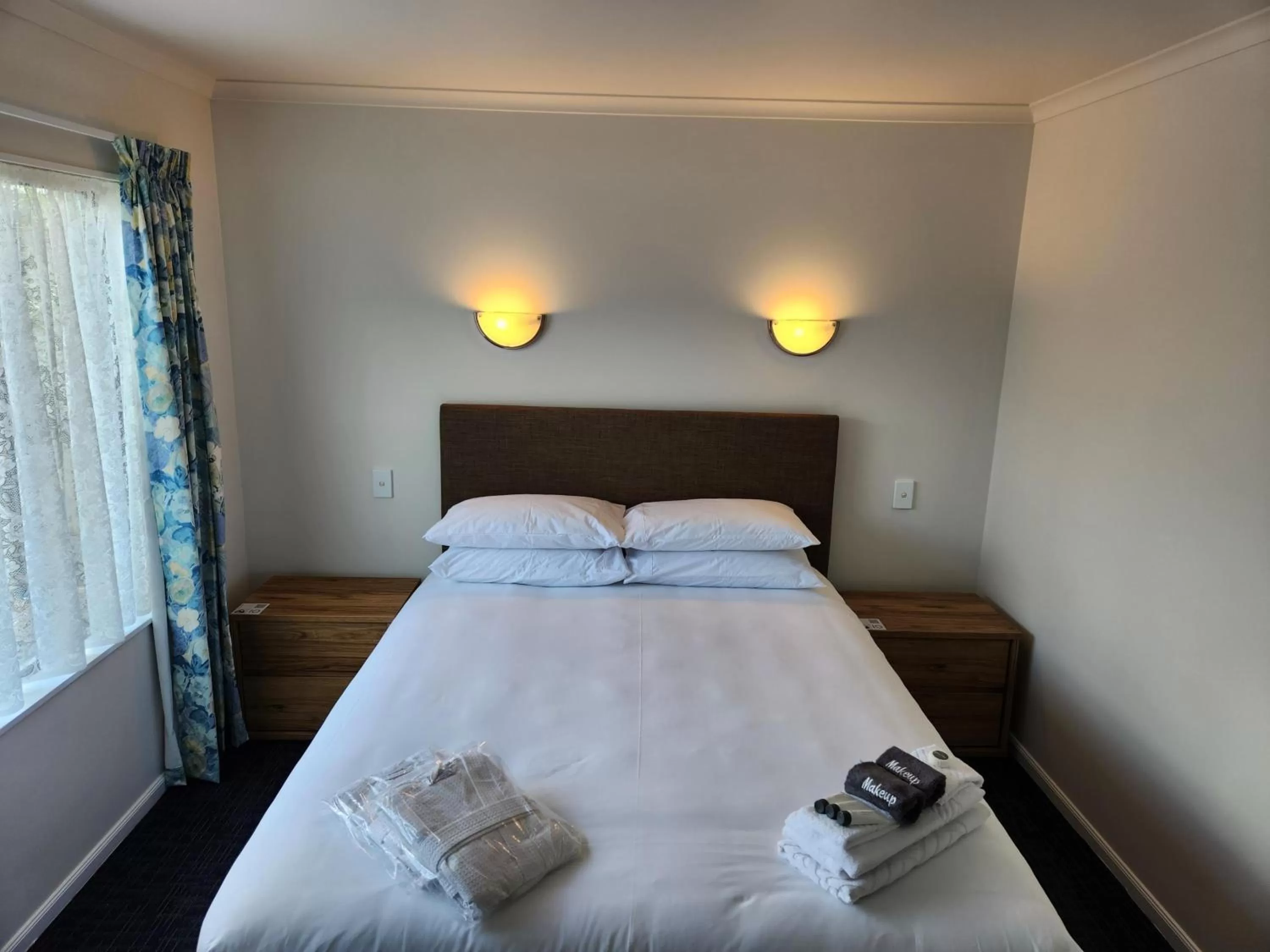 Bed in Botany Palms Motel