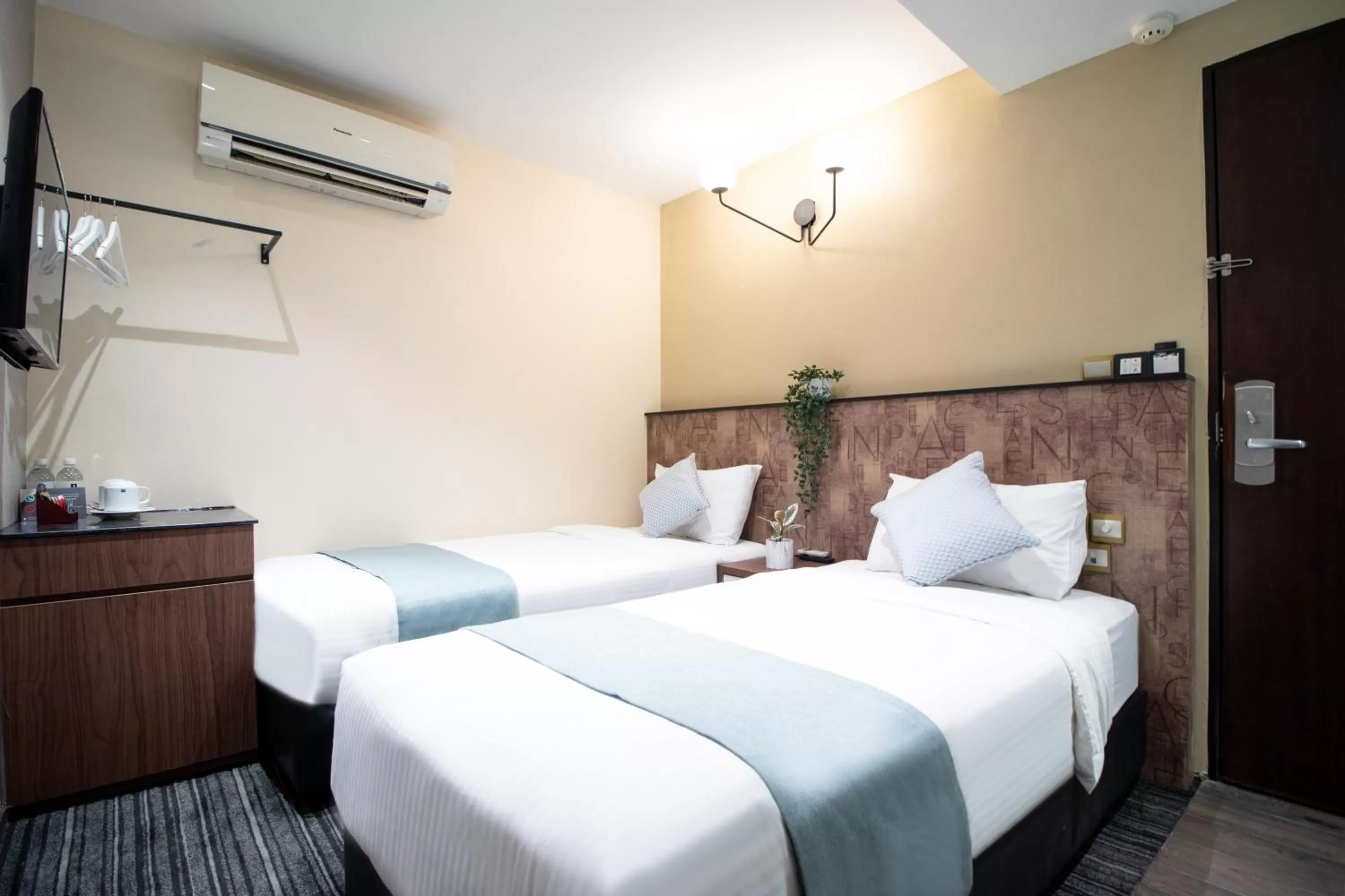 Bedroom in Harbour Ville Hotel - Hamilton