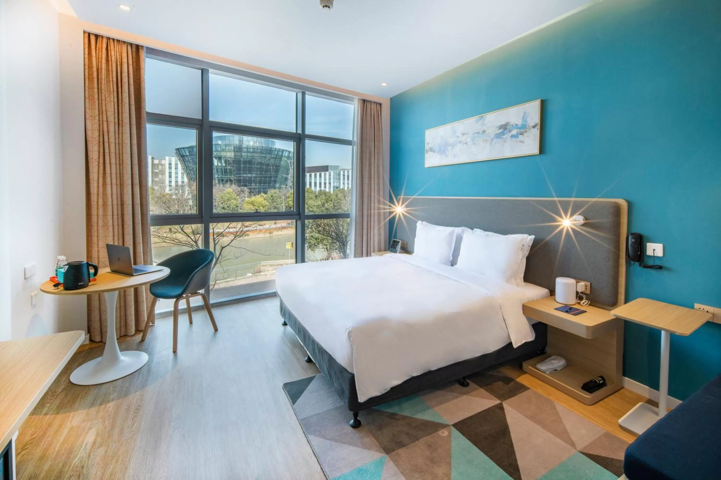 Photo of the whole room, Bed in Holiday Inn Express Shanghai Pudong Zhangjiang by IHG - 20 minutes to New International Expo Center and Disneyland