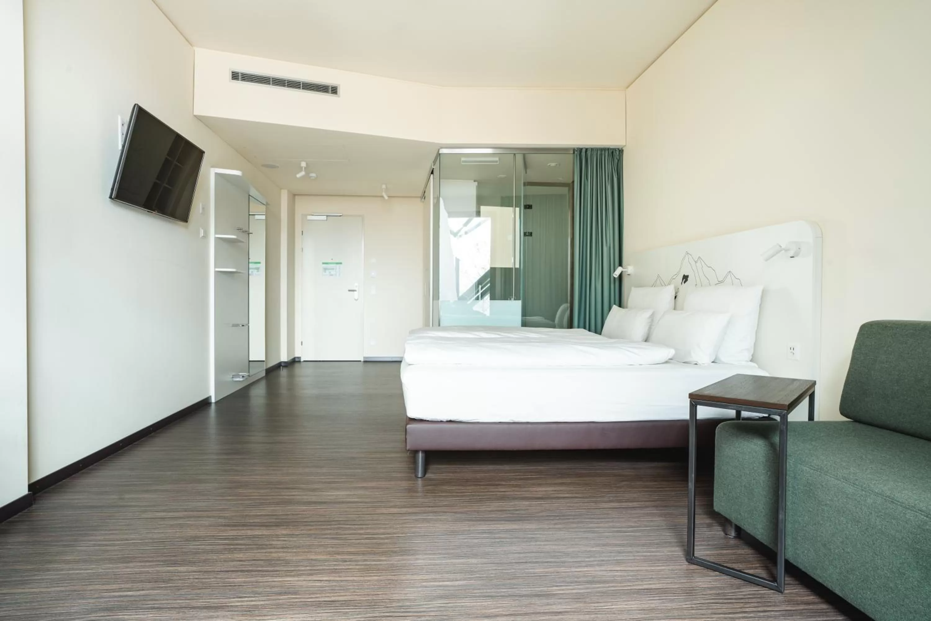 Photo of the whole room, Bed in aja Zürich