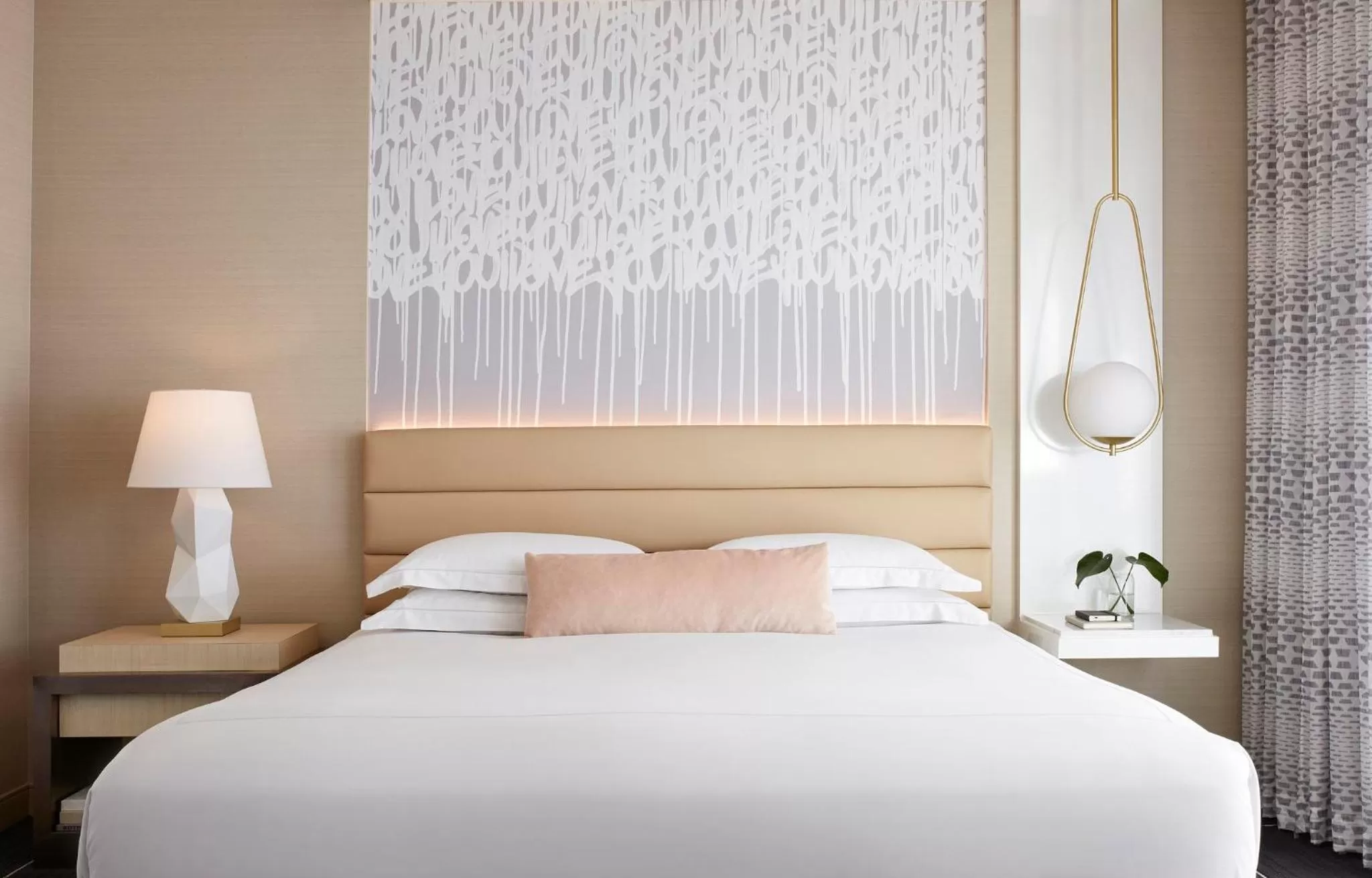 Photo of the whole room, Bed in Kimpton Hotel Wilshire by IHG