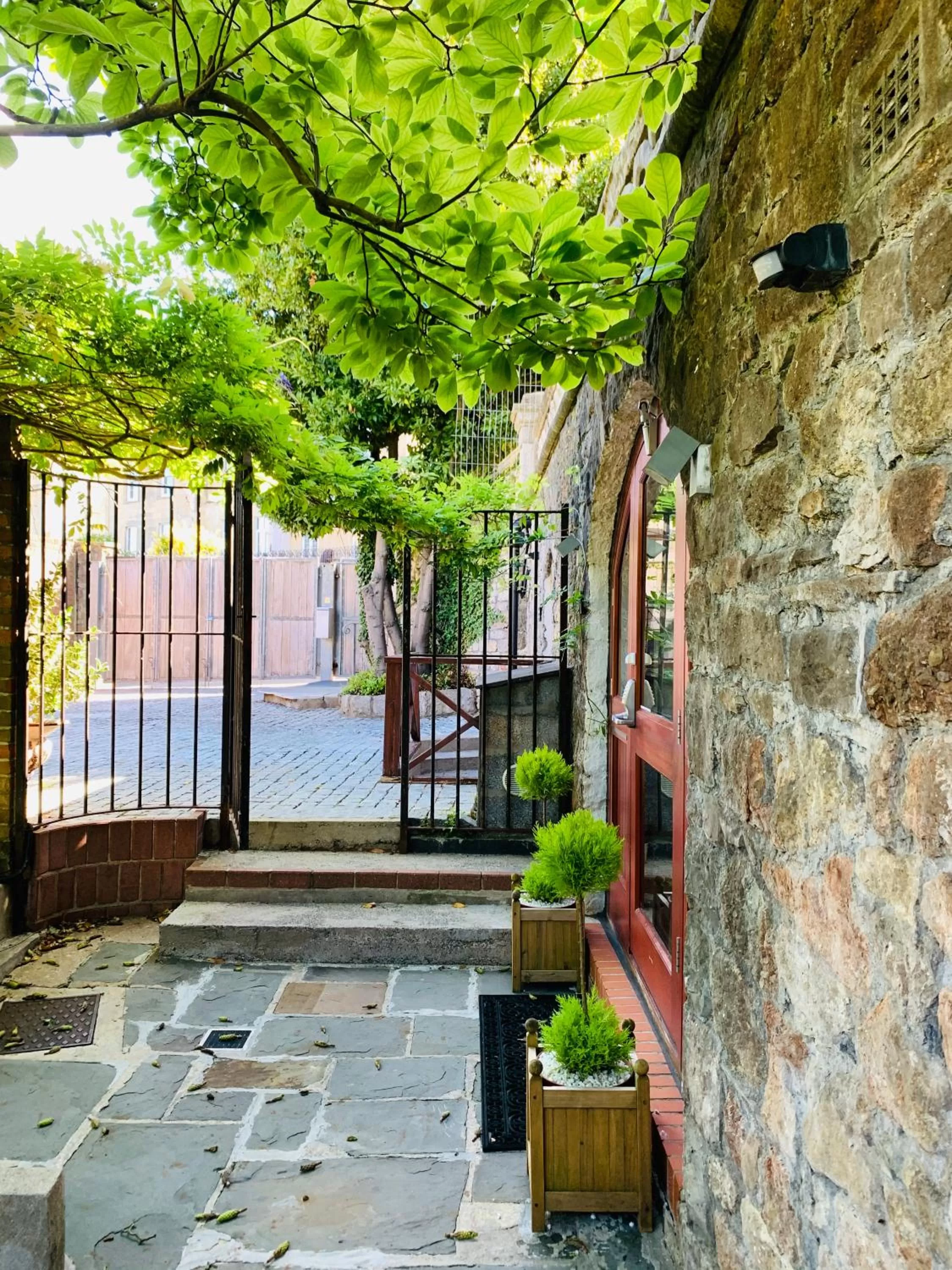 Facade/entrance in Ferndale Mews