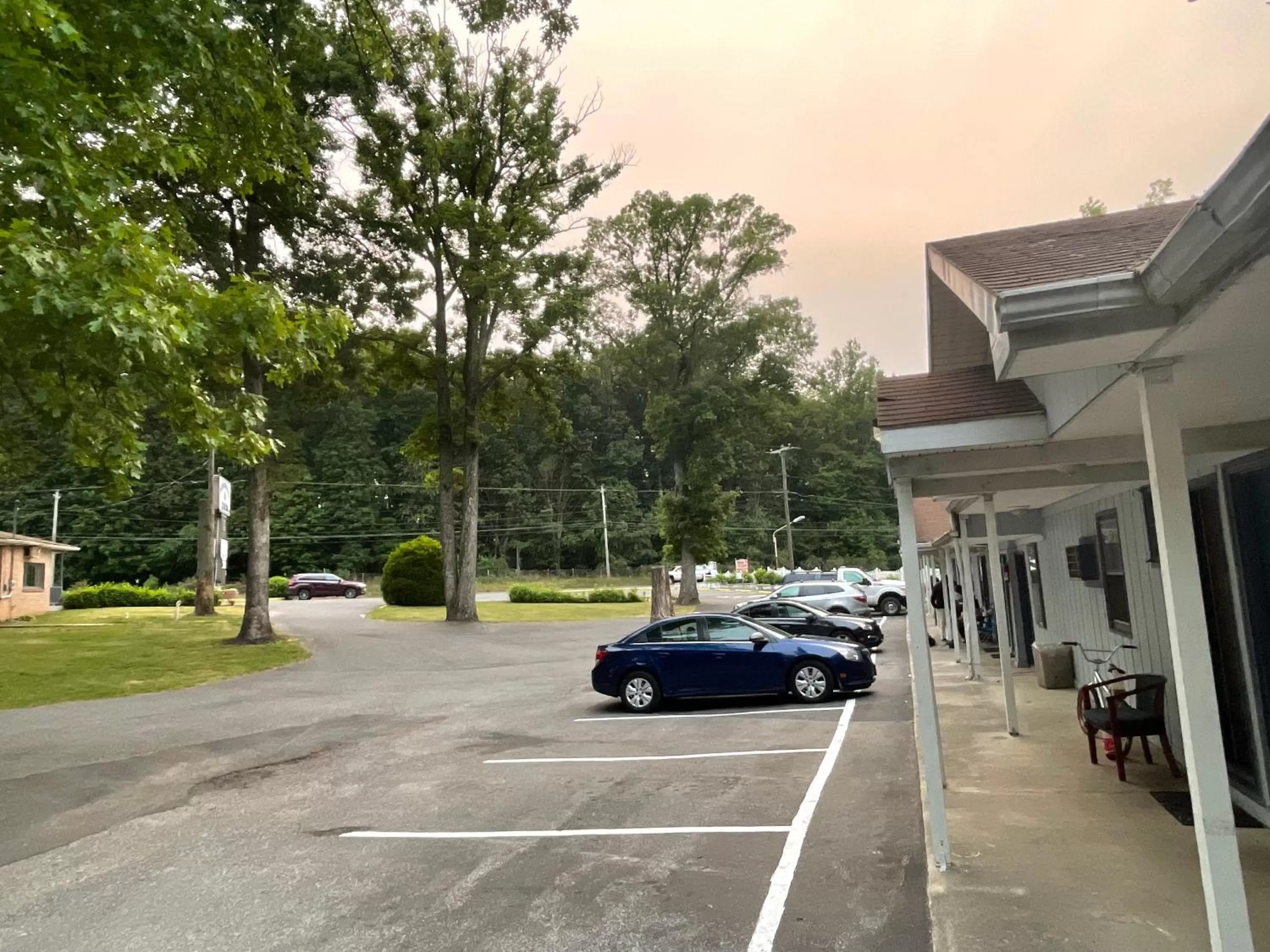 Parking in Pennswoods Inn