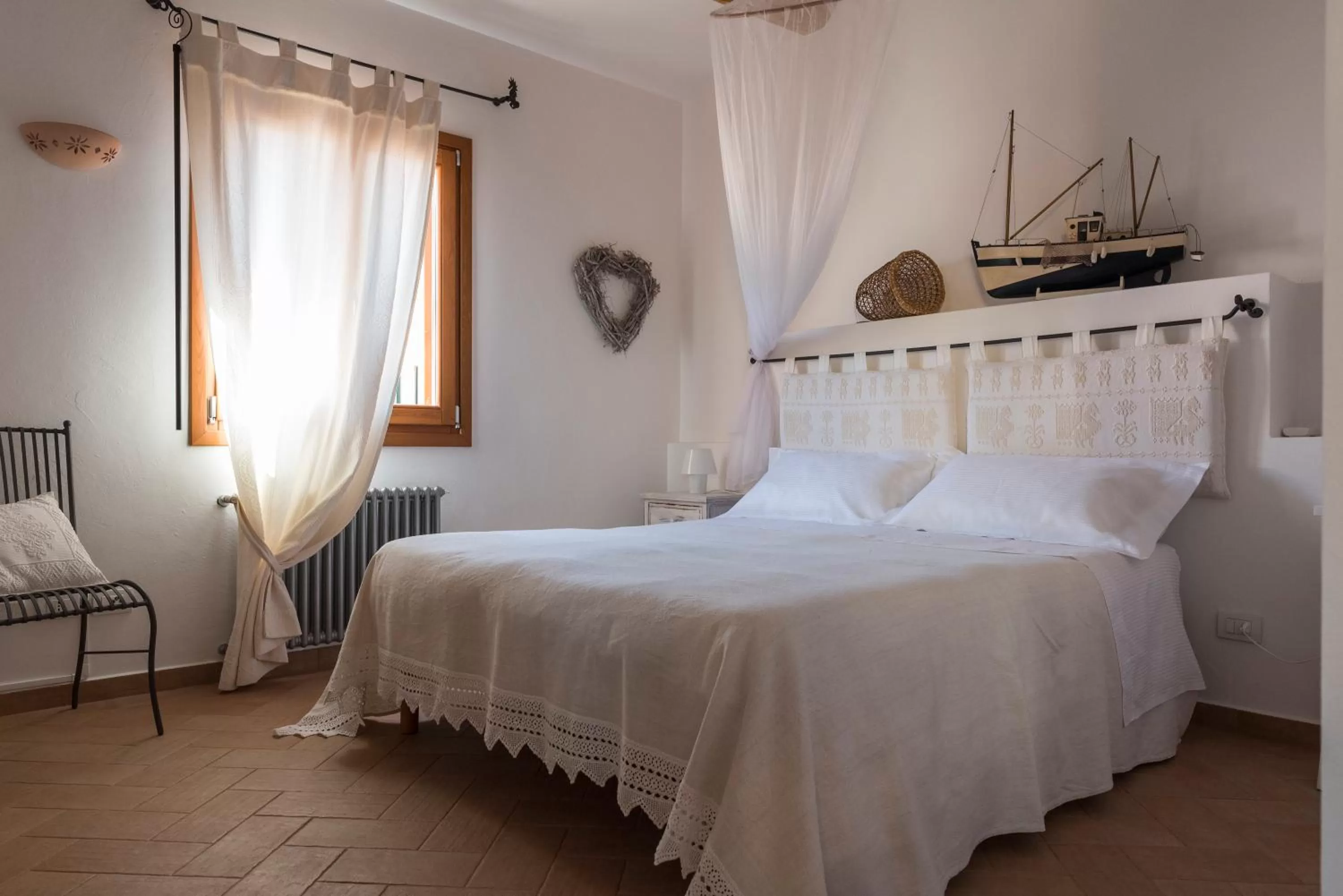 Photo of the whole room, Bed in CelesteDiMare