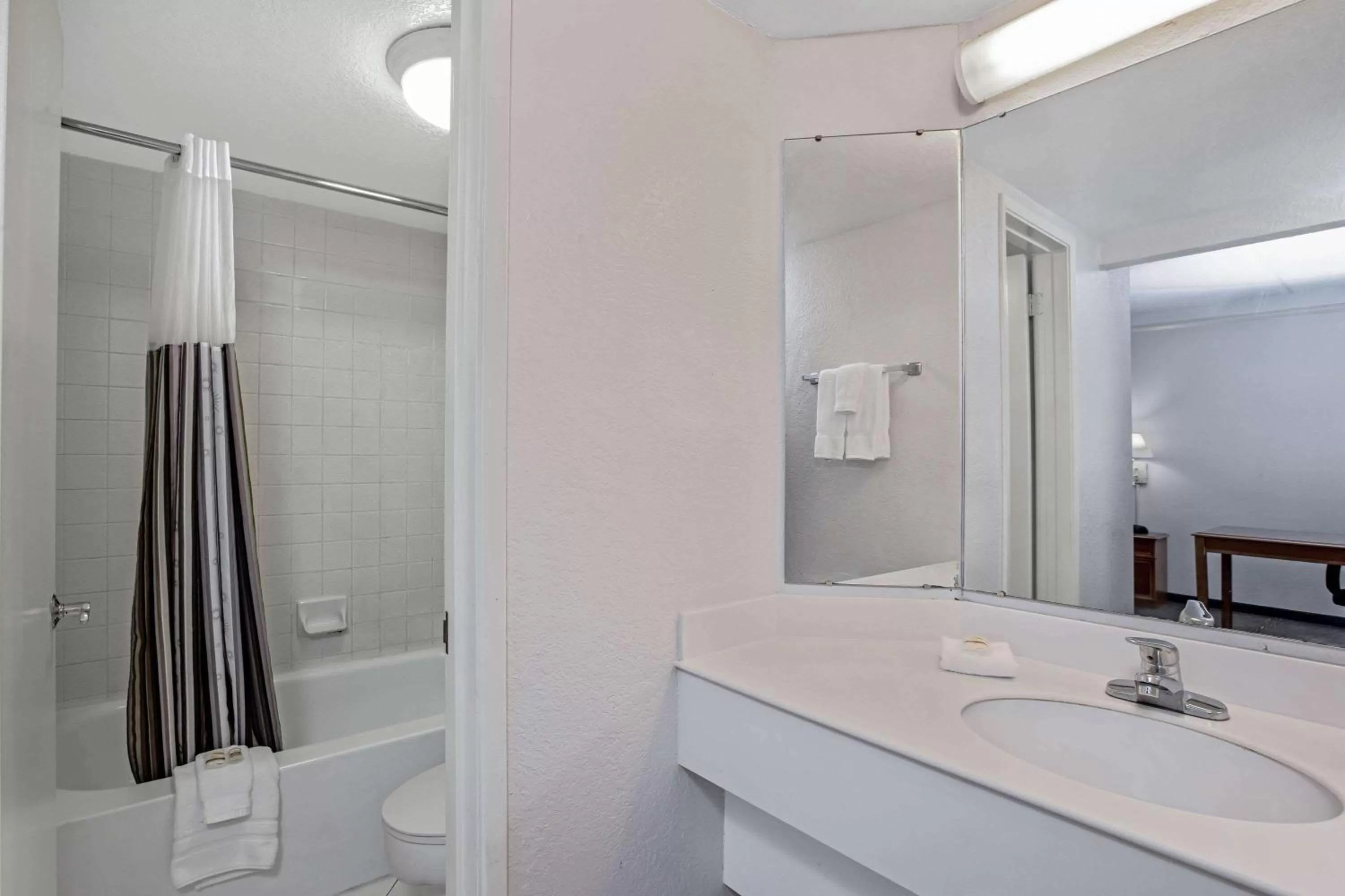 King Suite - Non-Smoking in La Quinta Inn by Wyndham Stockton