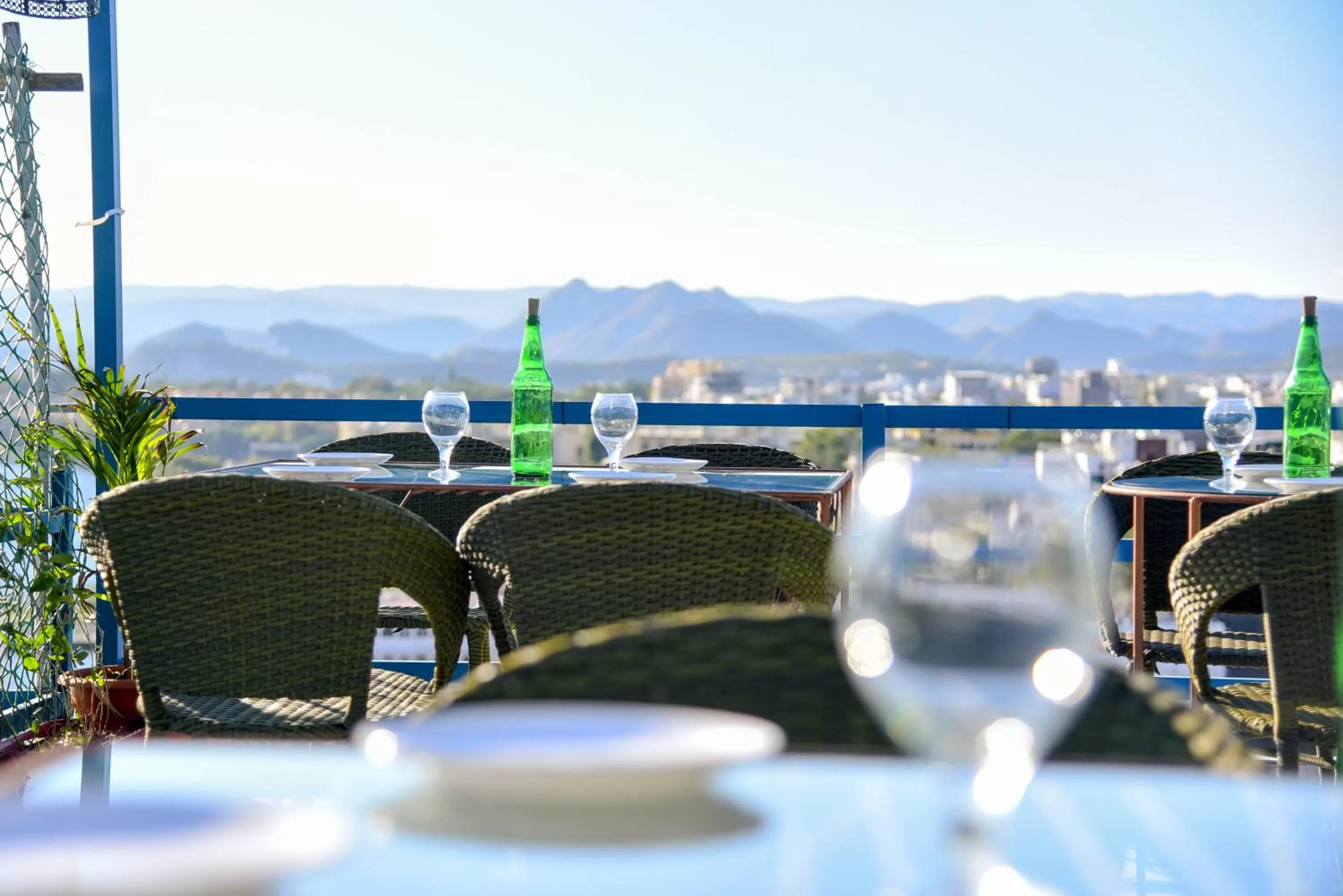 Restaurant/places to eat in Hotel Casa by the lake