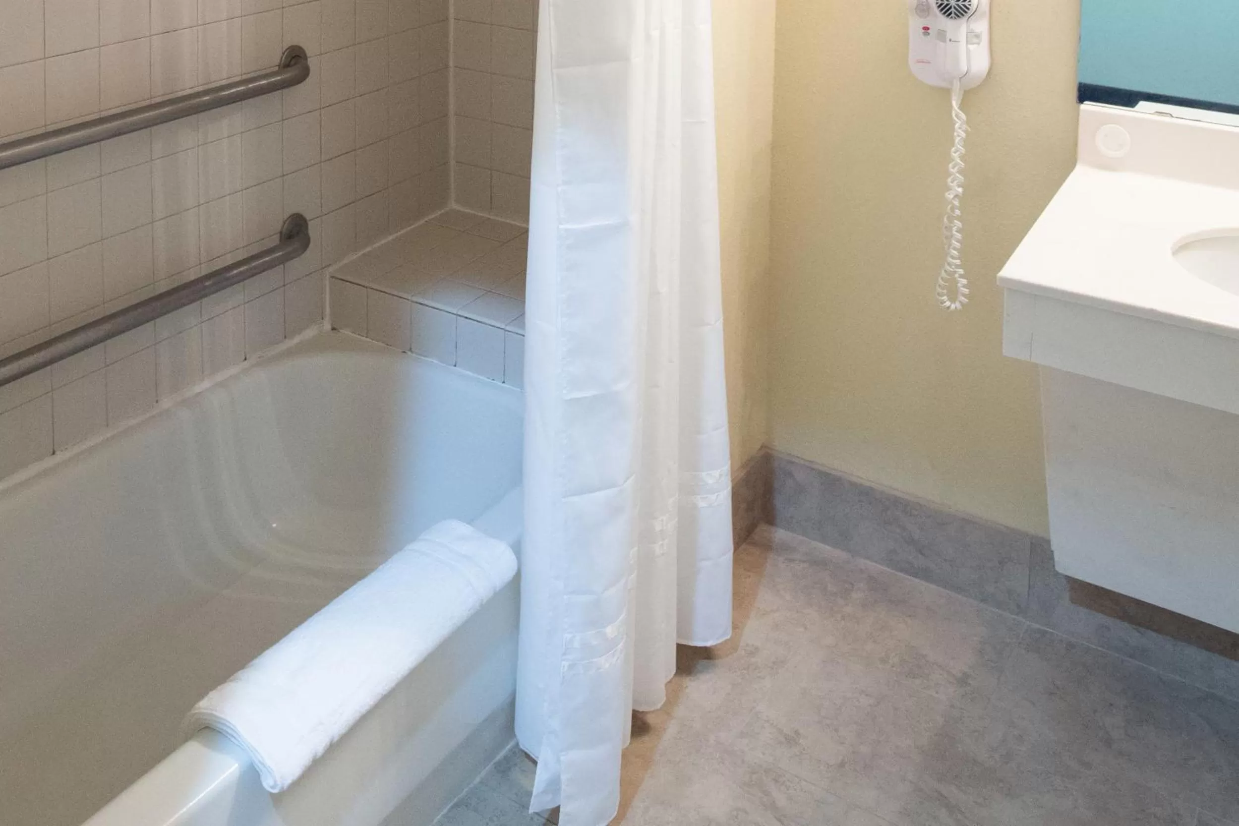 Bathroom in Americas Best Value West Point