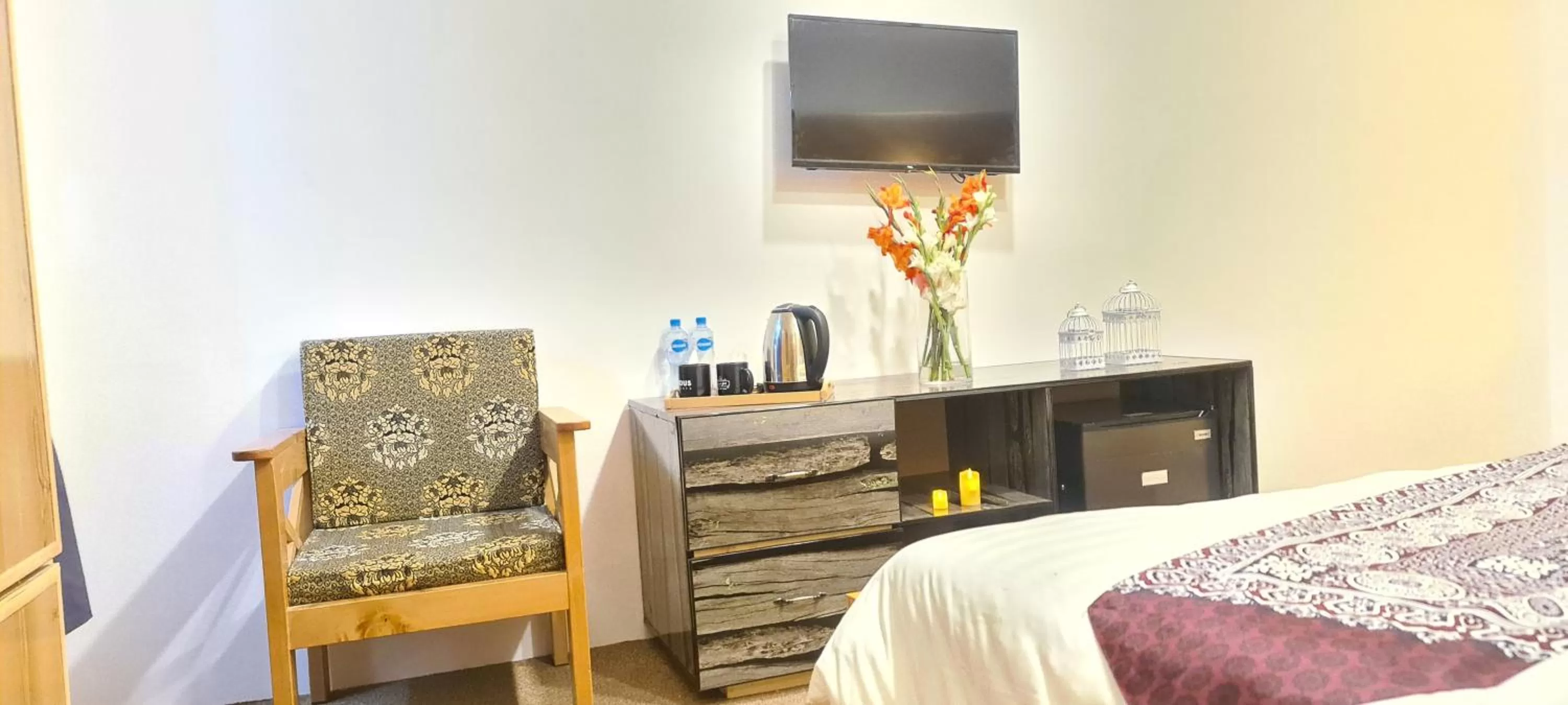 TV and multimedia in Indus Lodges Gilgit