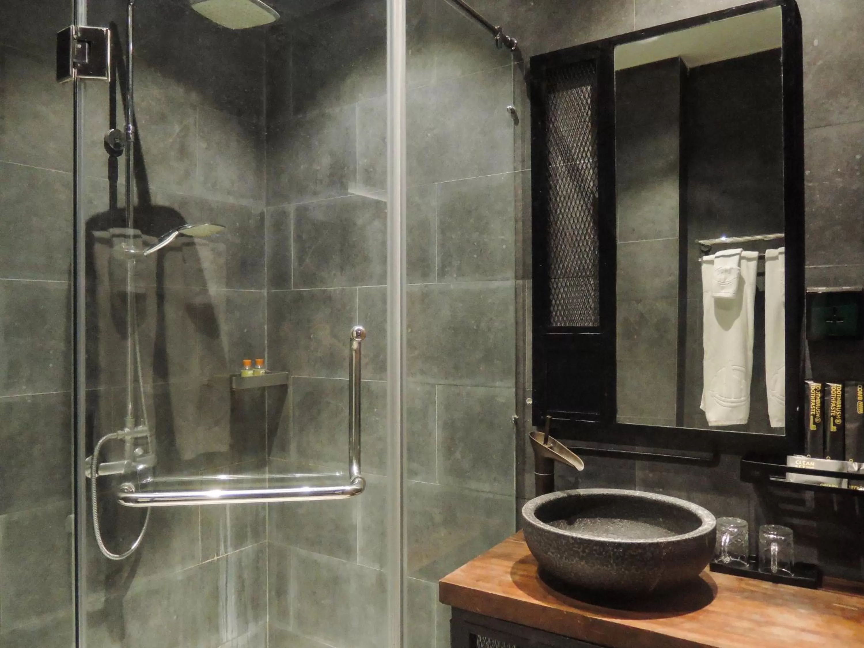 Shower in CHECK inn Phnom Penh BKK1