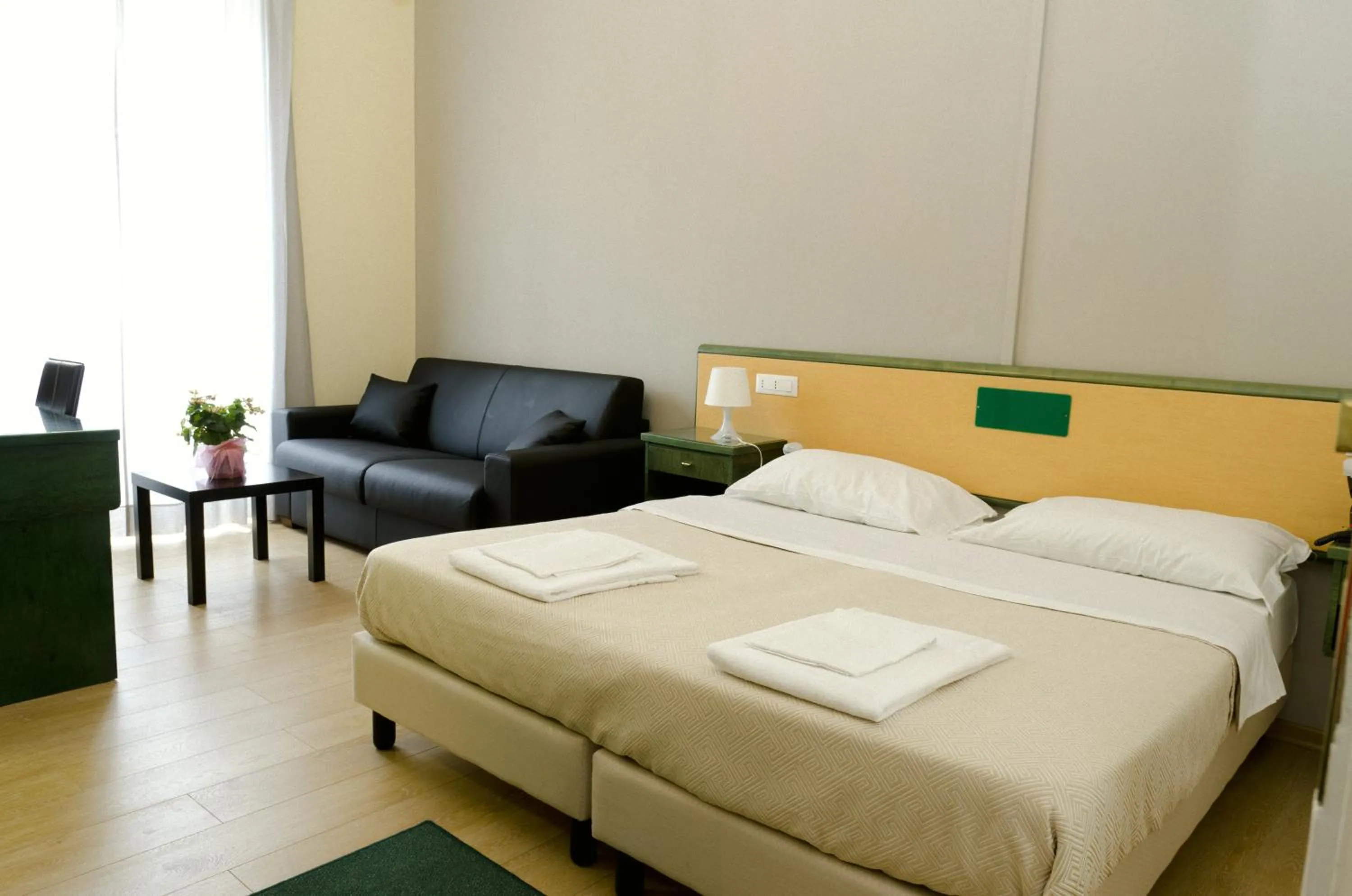 Photo of the whole room, Bed in Hotel Suisse