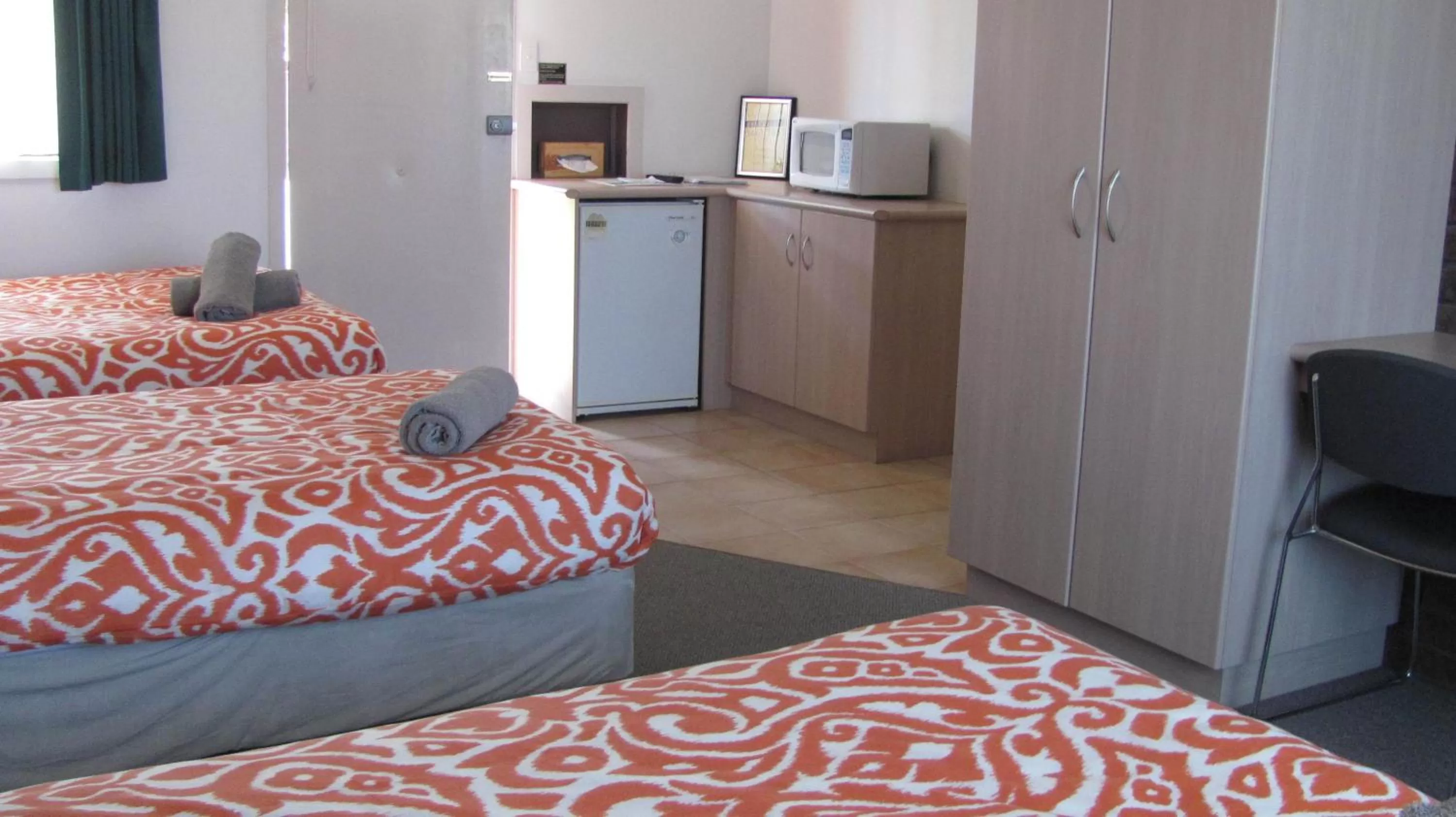 Bedroom, Bed in Bristol Hill Motor Inn