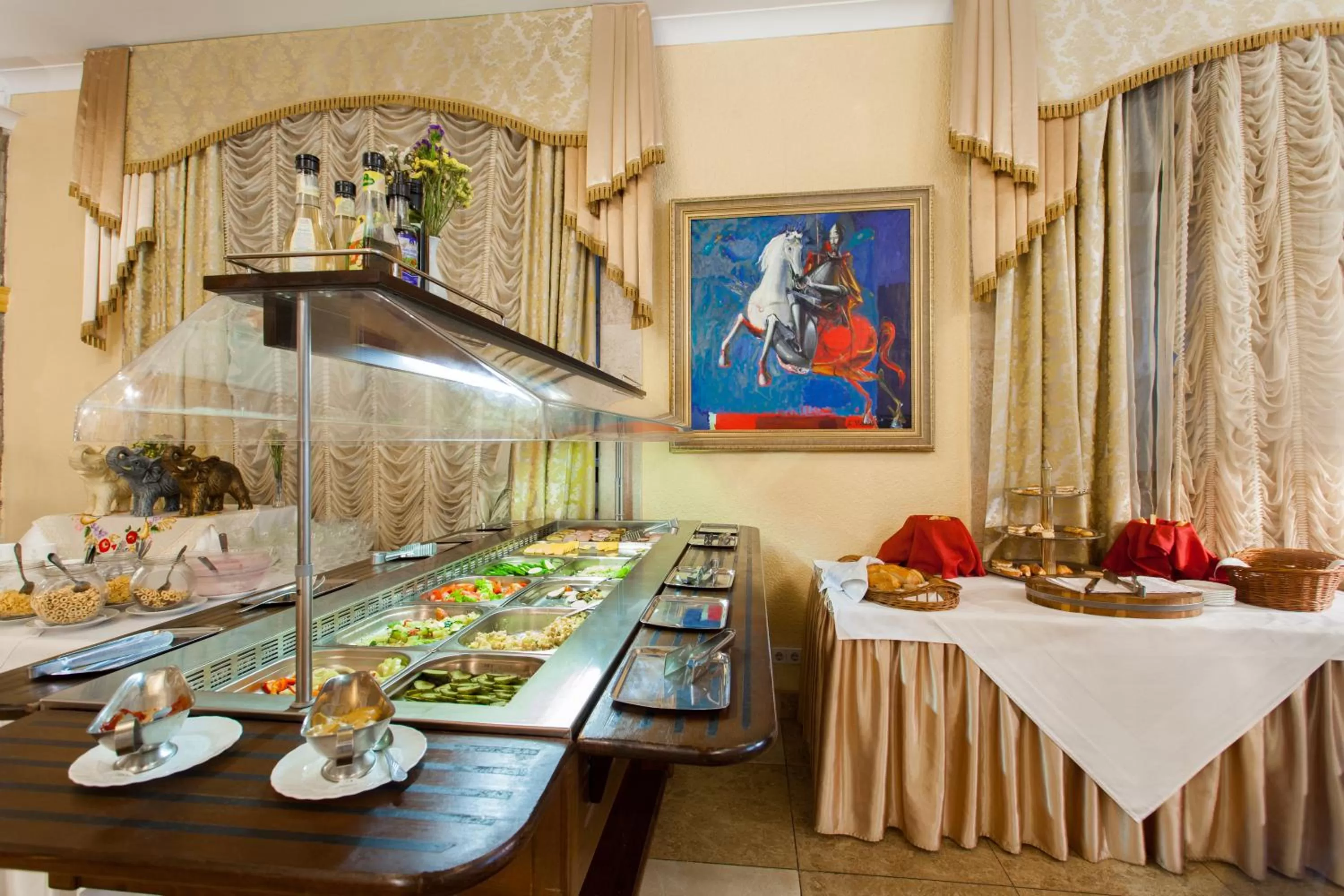 Restaurant/places to eat in Conference Hotel Suputnyk