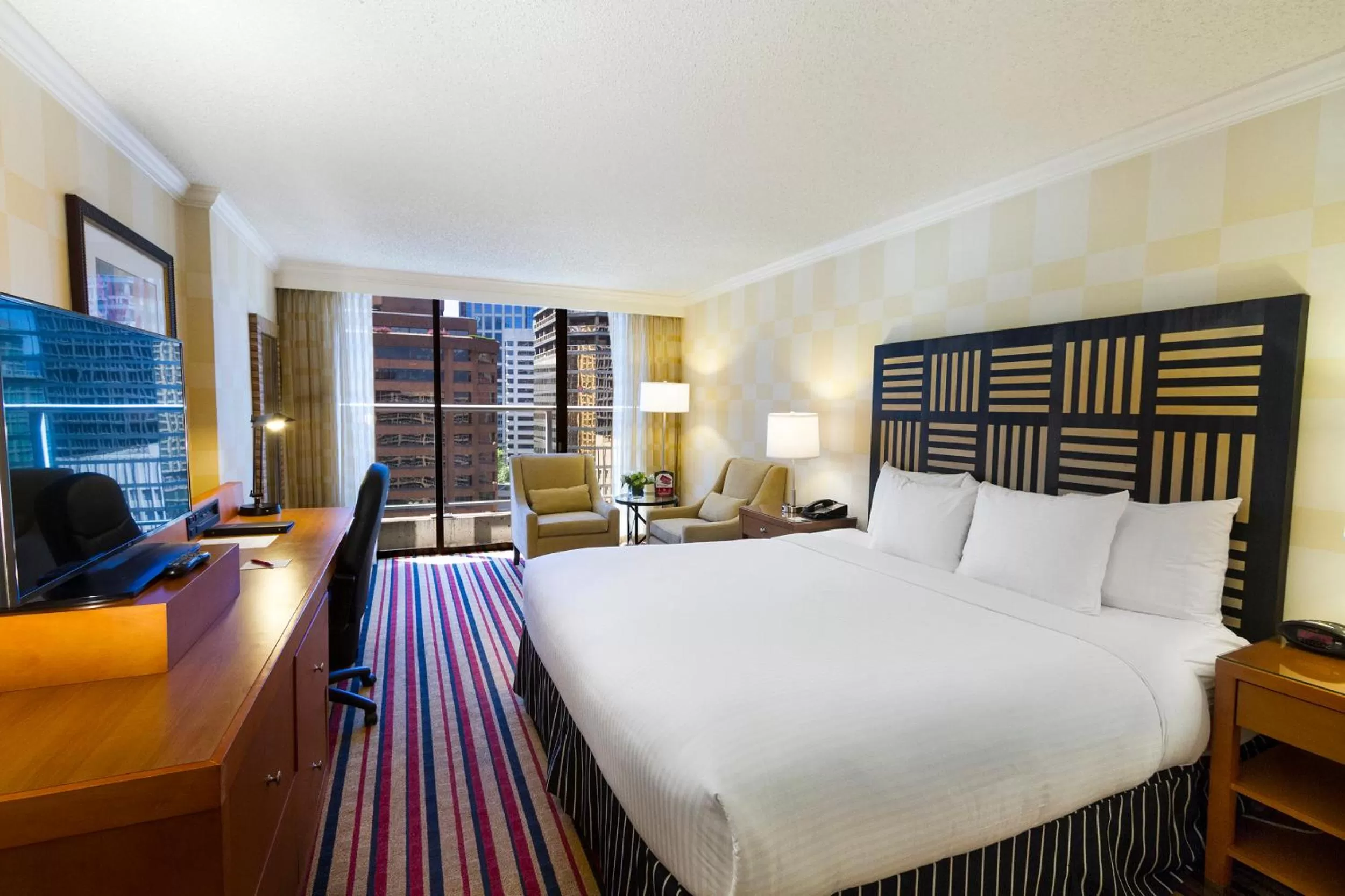 City view, Bed in Pinnacle Hotel Harbourfront