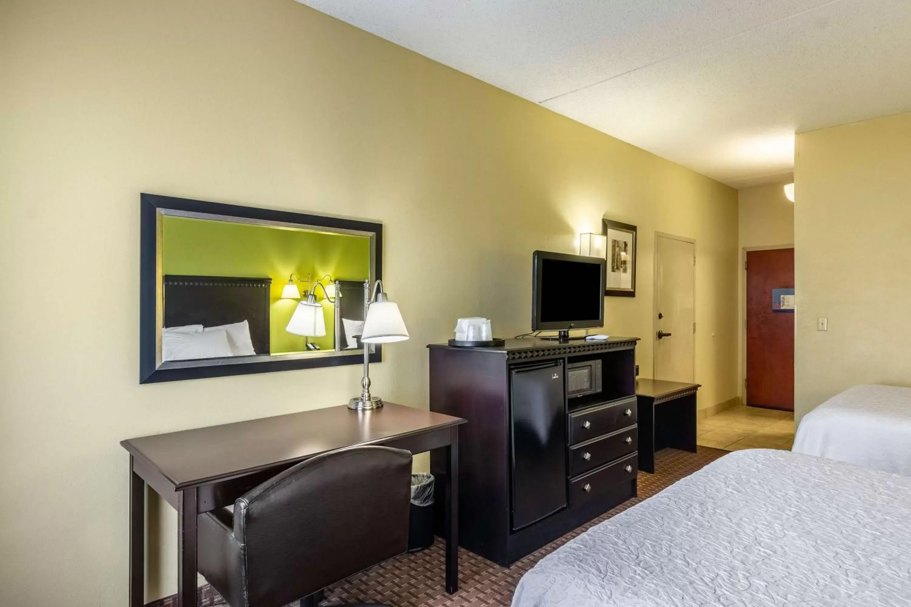 Queen Room with Two Queen Beds - Smoking in Motel 6-Conway, AR Queen Room with Two Queen Beds - Smoking in Motel 6-Conway, AR