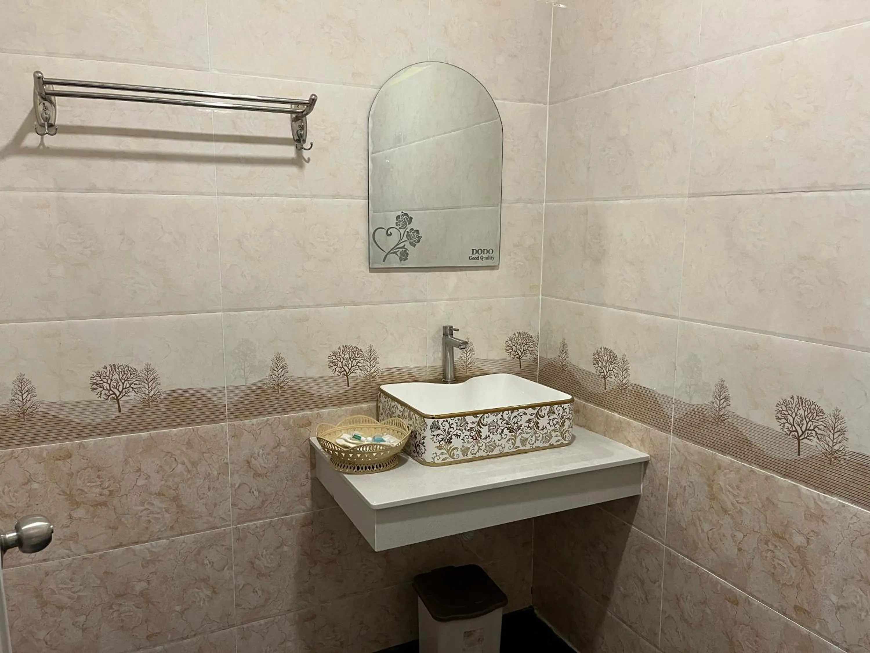 Toilet in Queenwood Hotel