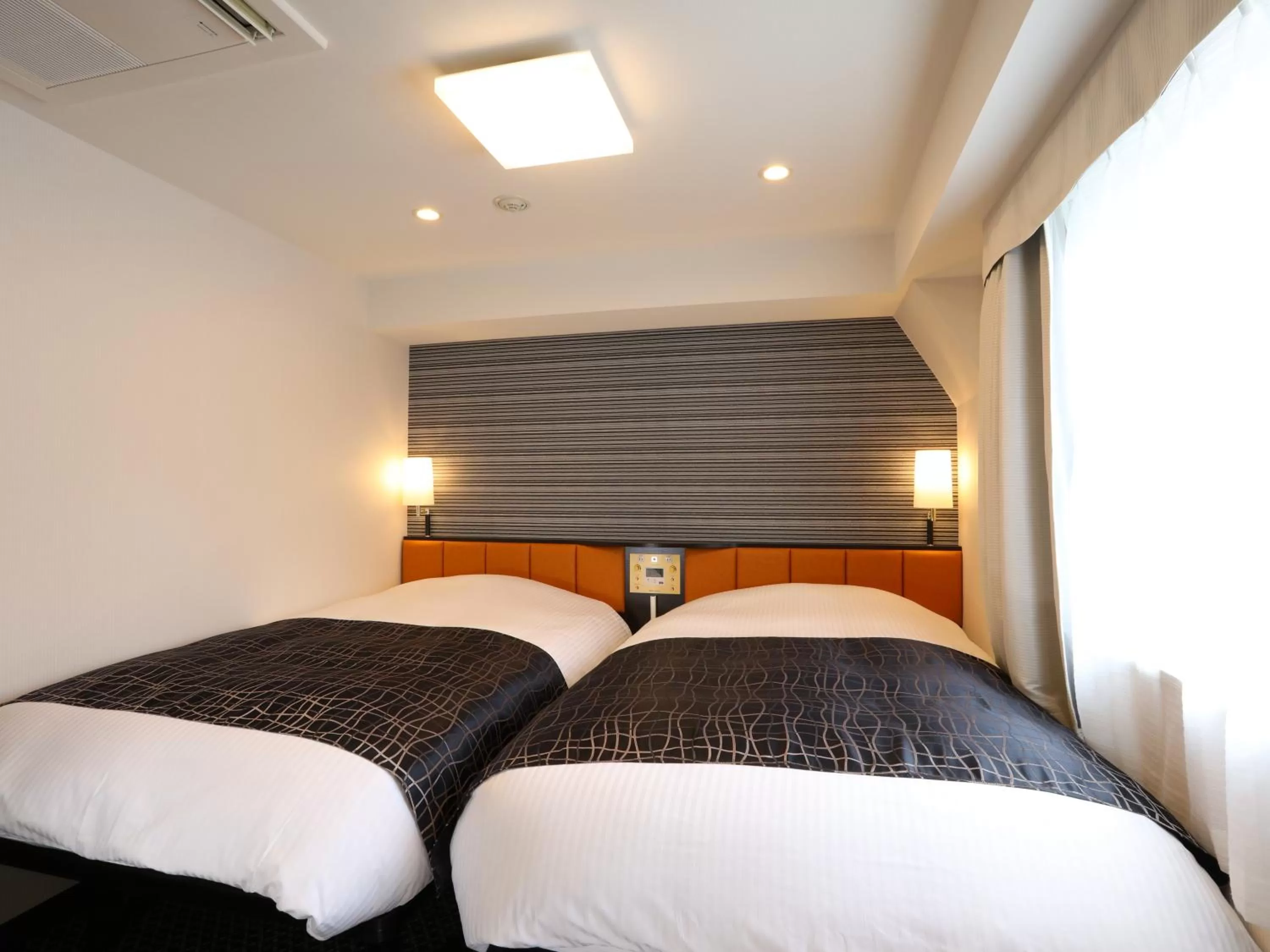 Bed in APA Hotel Shinjuku Kabukicho Chuo