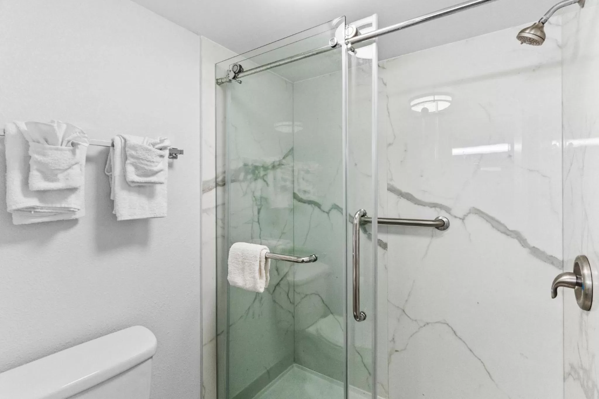 Bathroom in Studio 6 Wilmington, NC