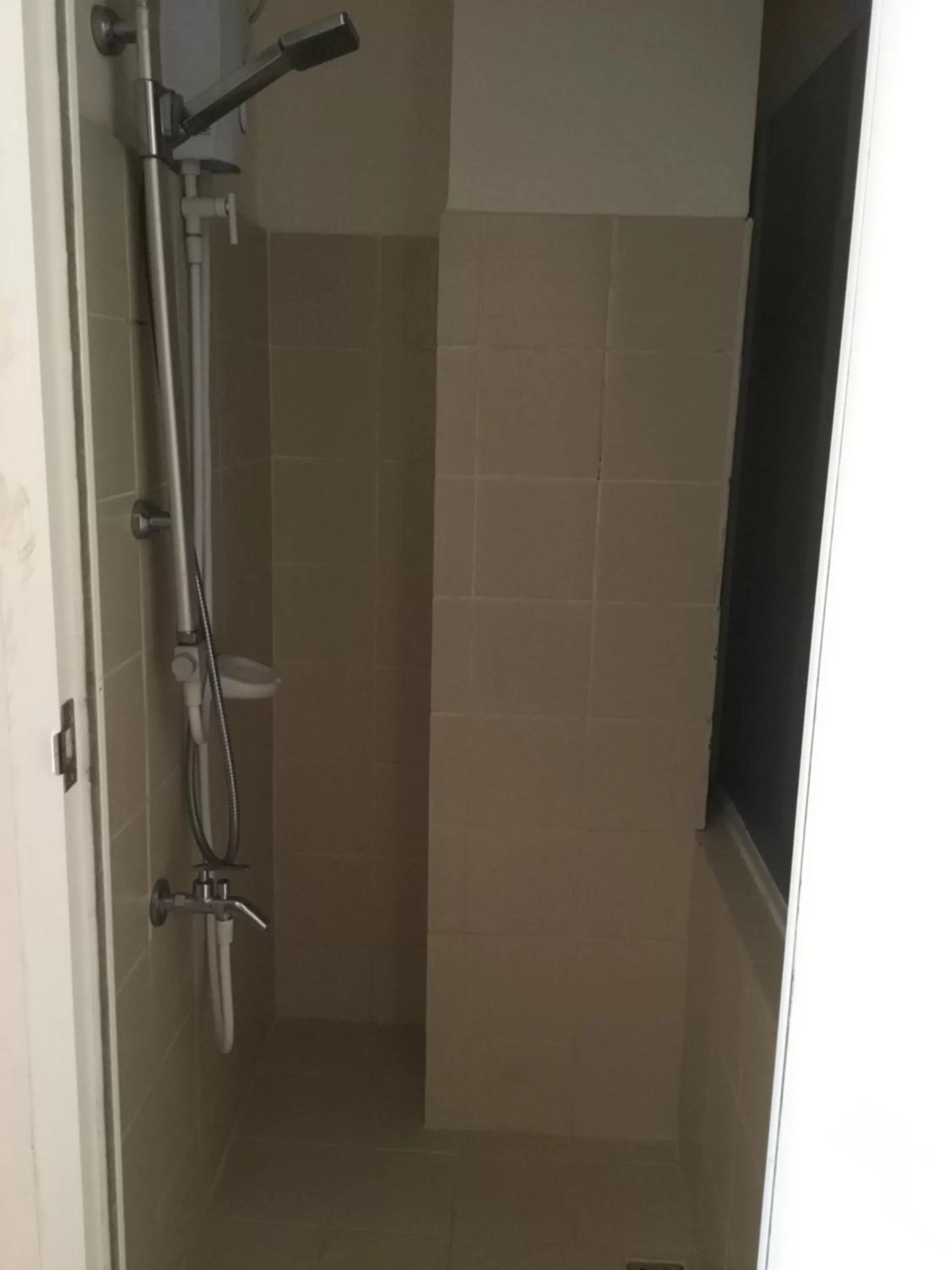 Bathroom in Condo with Free Swimming Pool & Viewing Deck