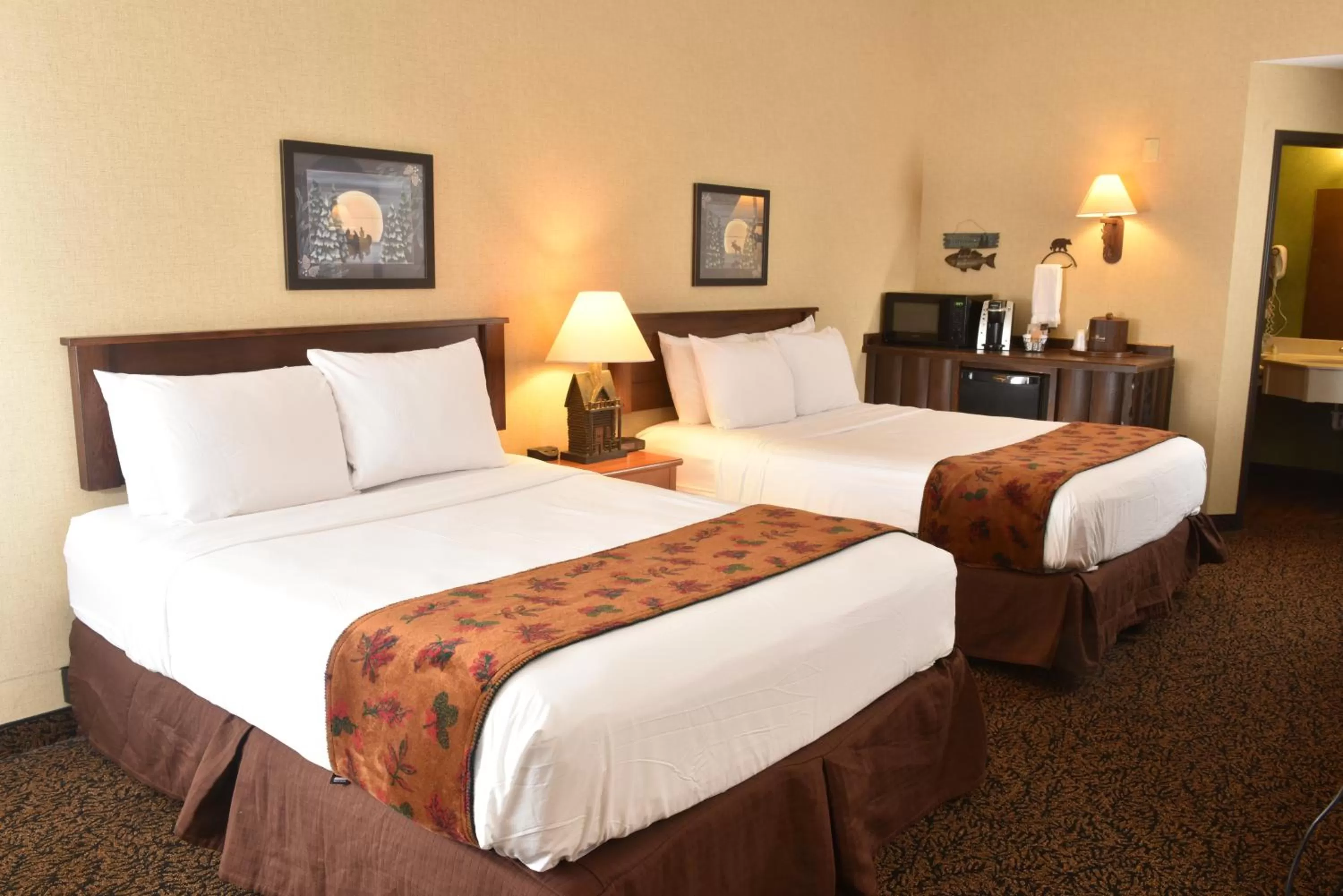 Bed in Cedar Creek Hotel Wausau - Rothschild