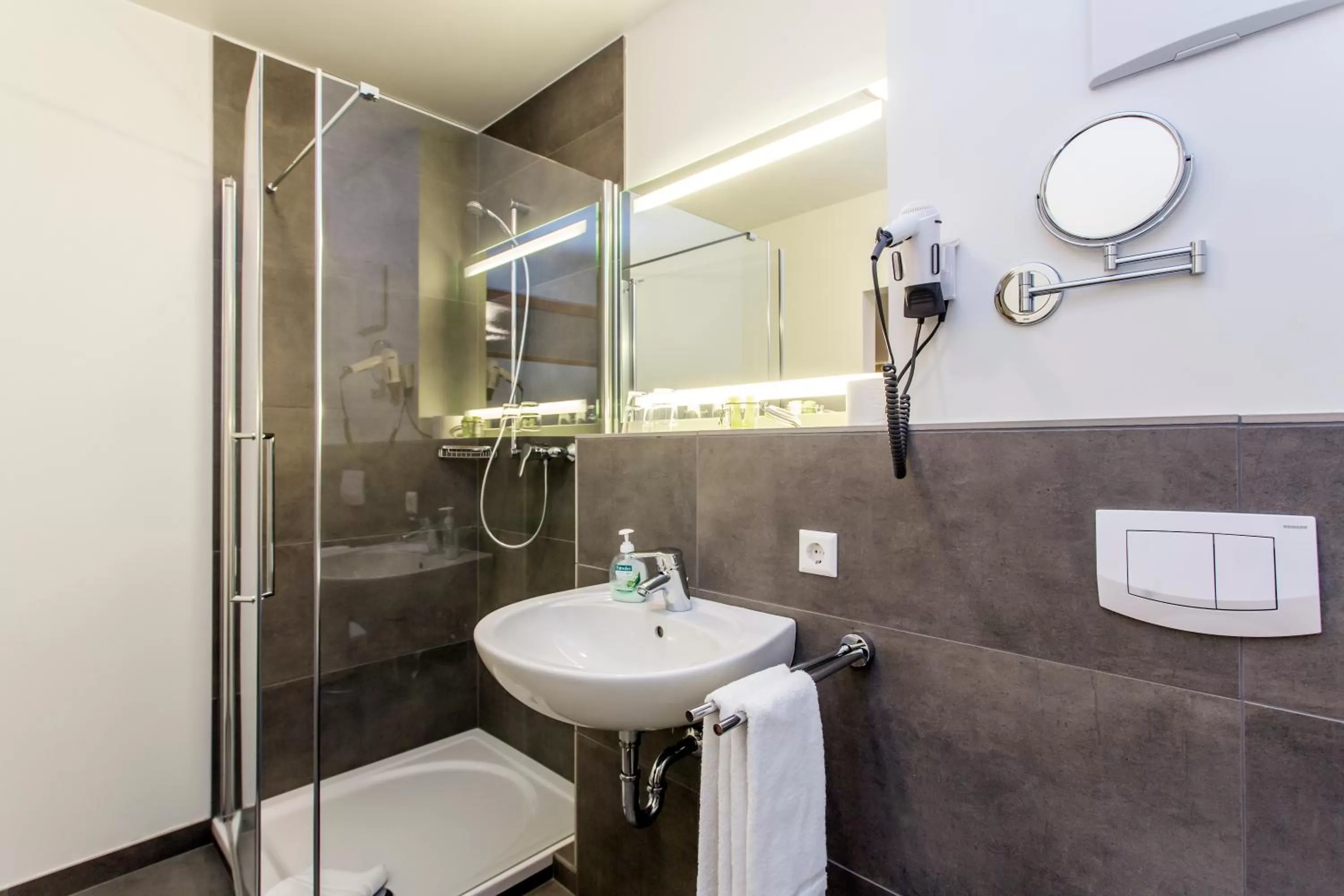 Shower in Hotel Holzscheiter