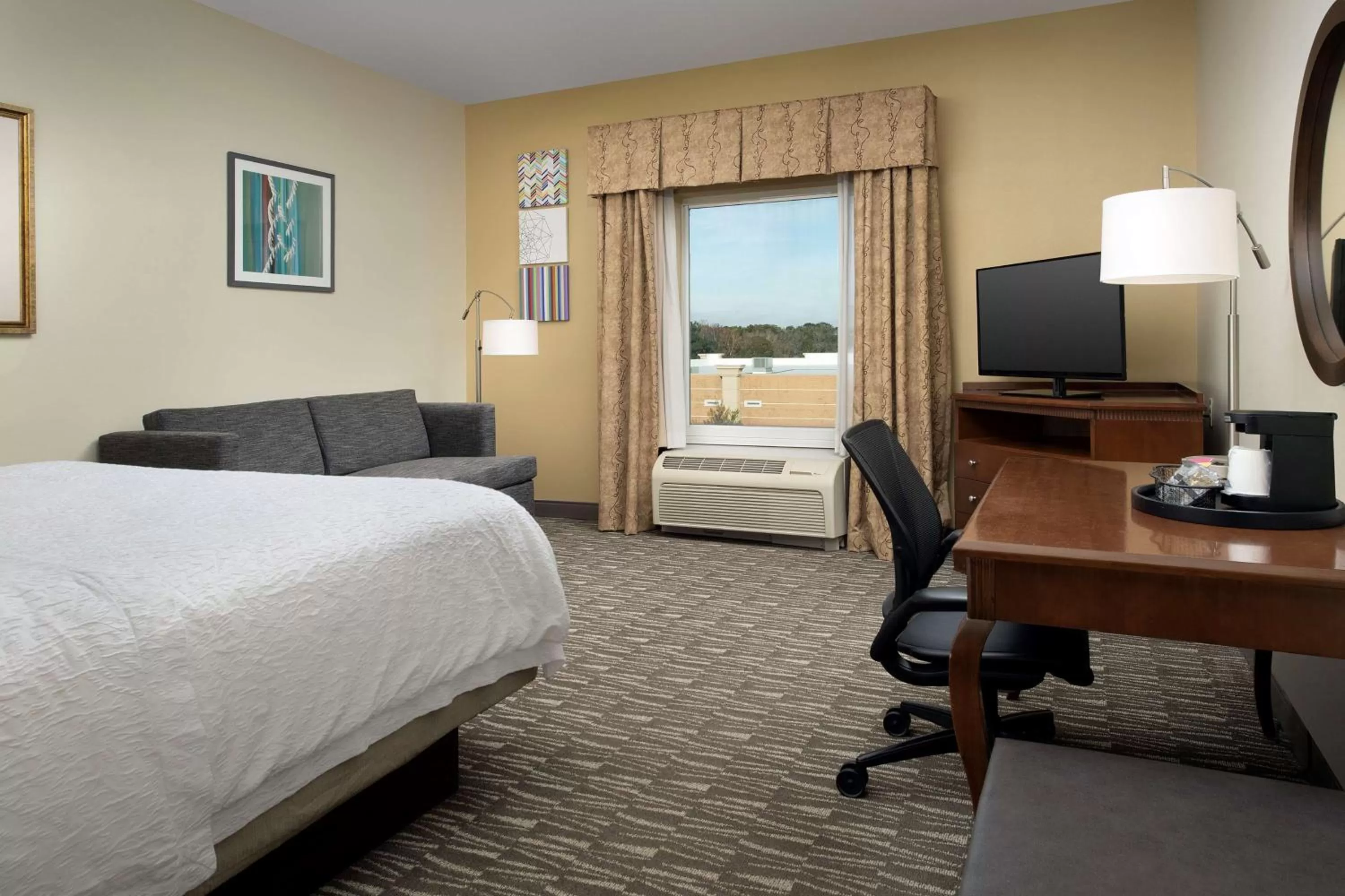 Bedroom, Bed in Hampton Inn & Suites Lakeland-South Polk Parkway