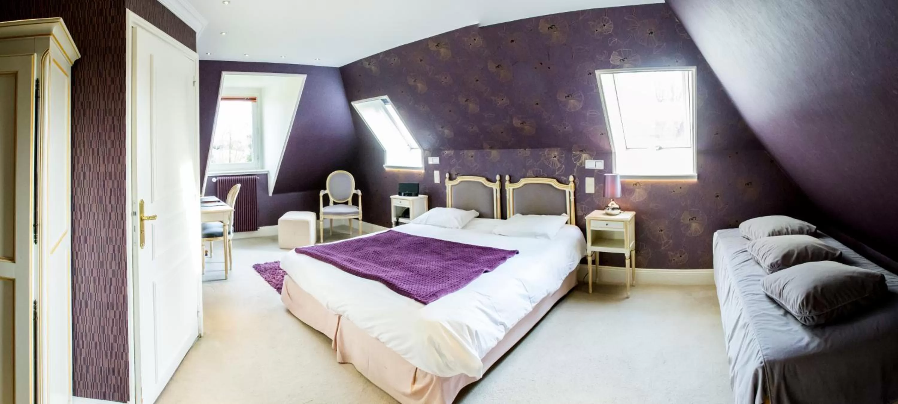 Photo of the whole room, Bed in Château de Bellefontaine - Teritoria