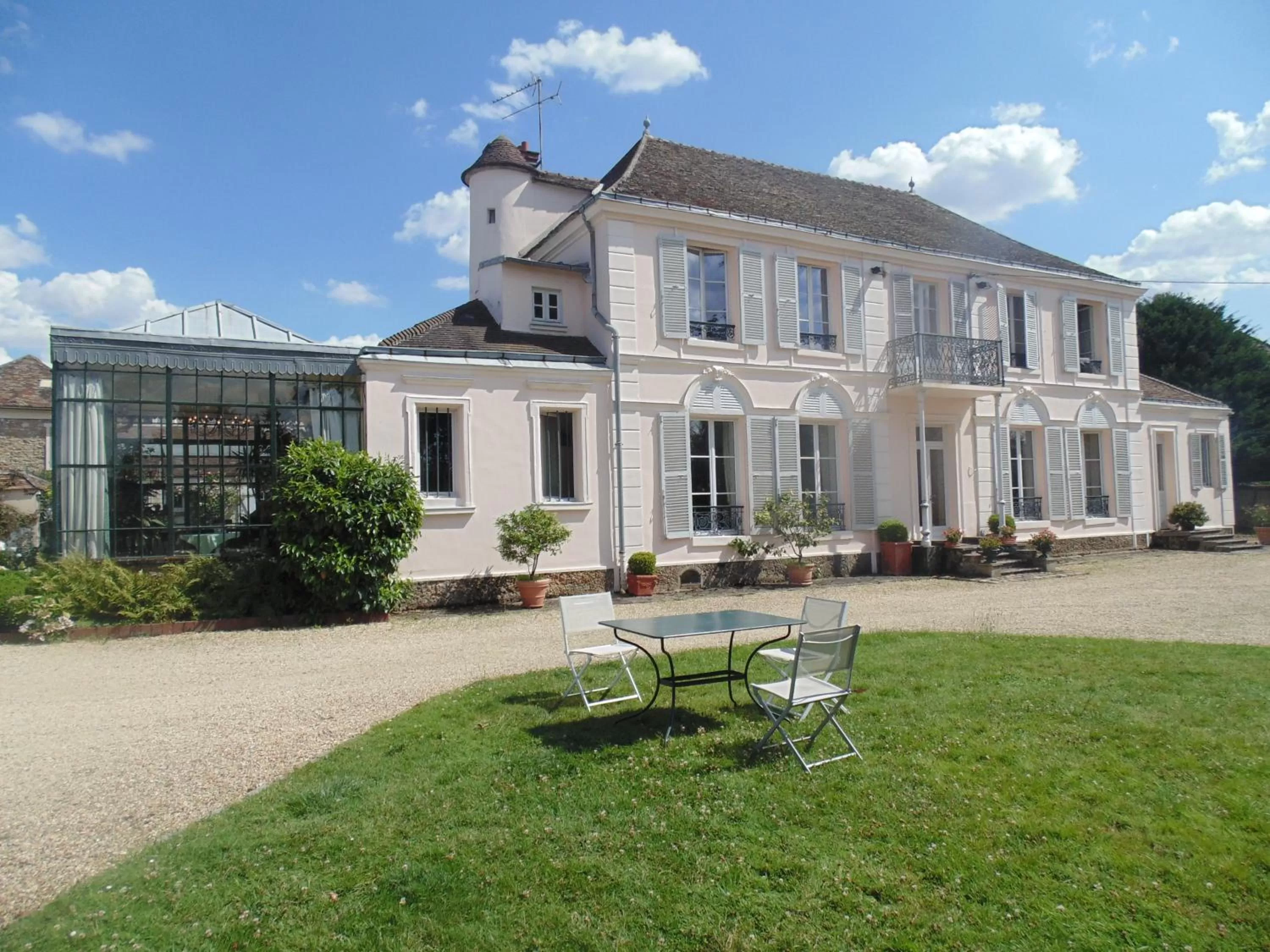 Property building in Clos Saint Nicolas