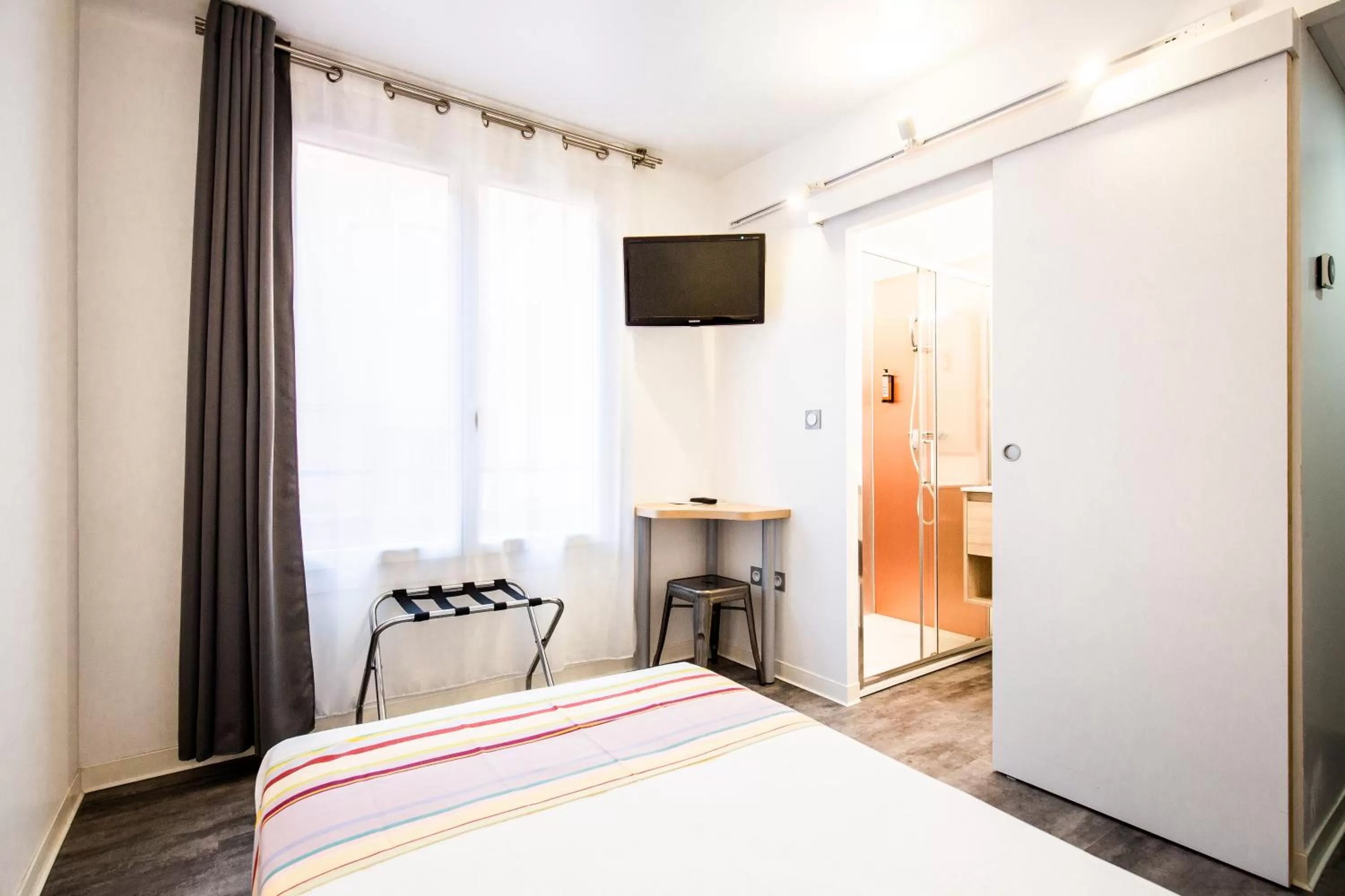 Bed in Hôtel PB - Paris-Barcelone