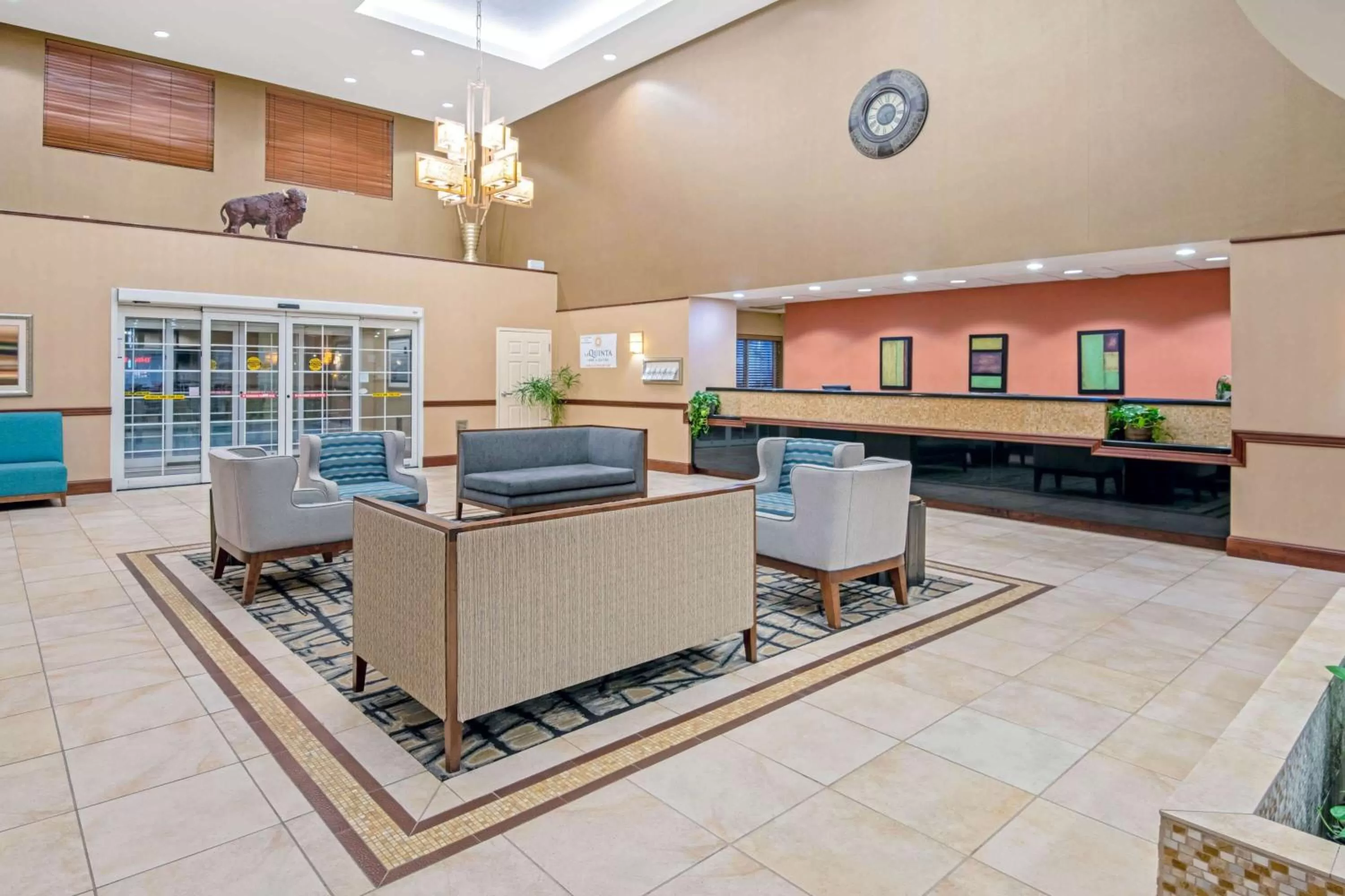 Lobby or reception in La Quinta by Wyndham Lawton / Fort Sill