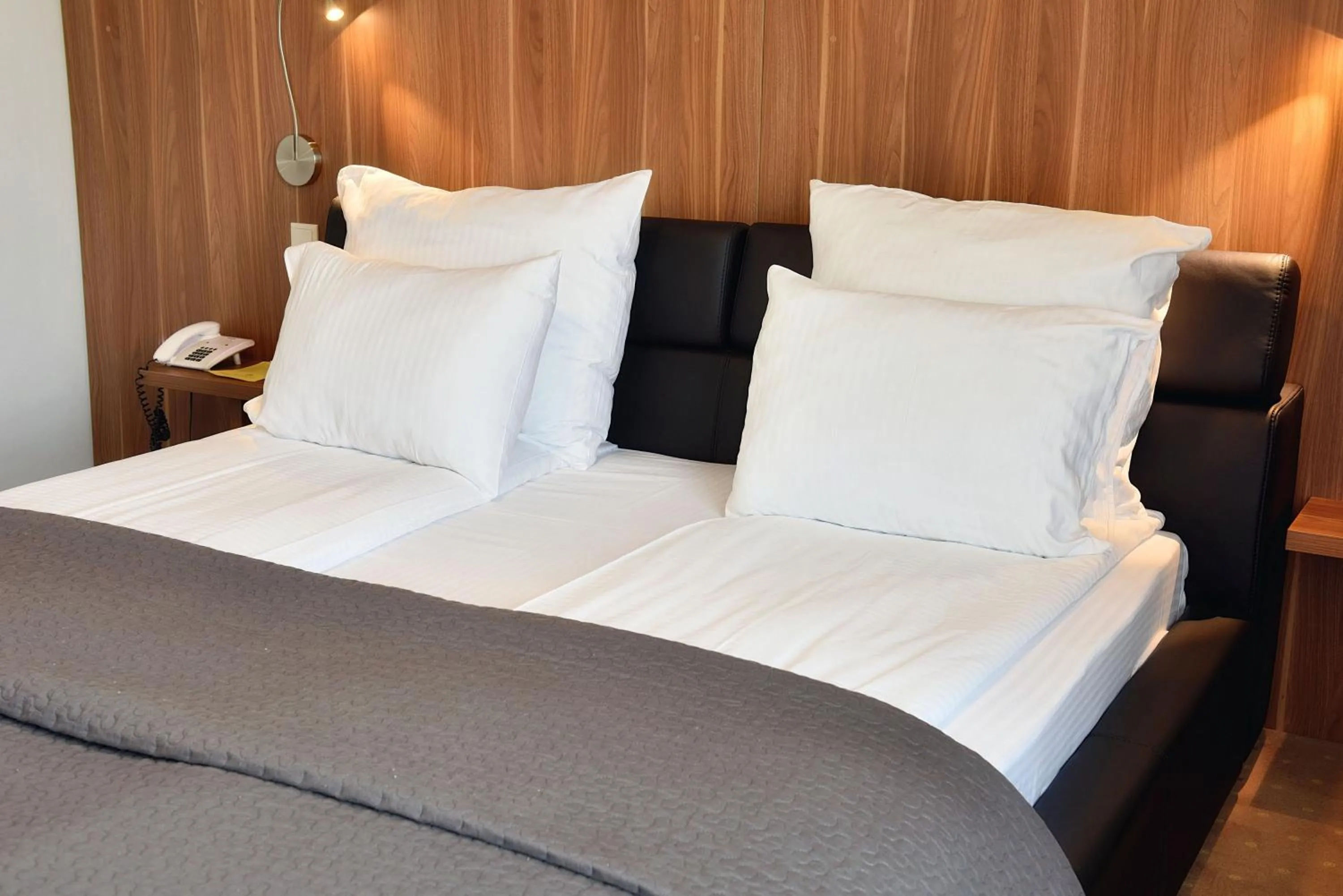 Bedroom, Bed in Hotel President