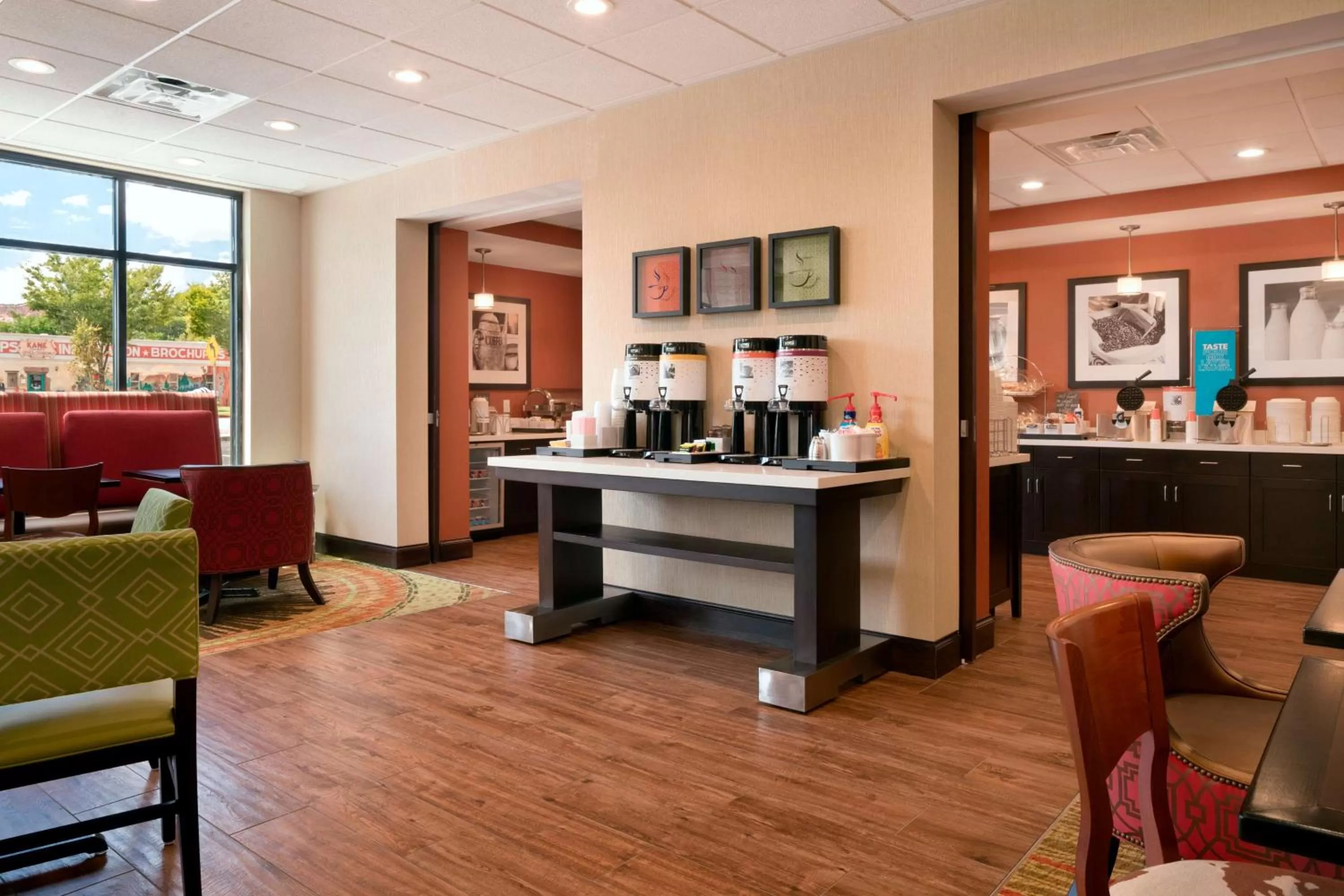Dining area in Hampton Inn Kanab