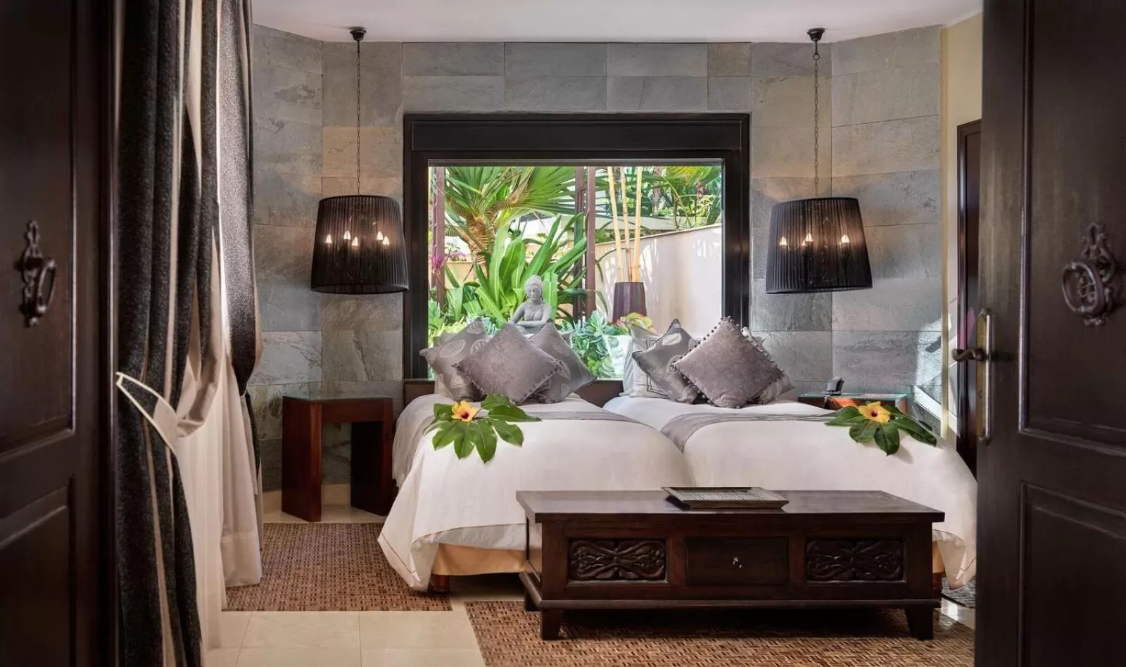 Bedroom, Bed in Royal Garden Villas, Luxury Hotel