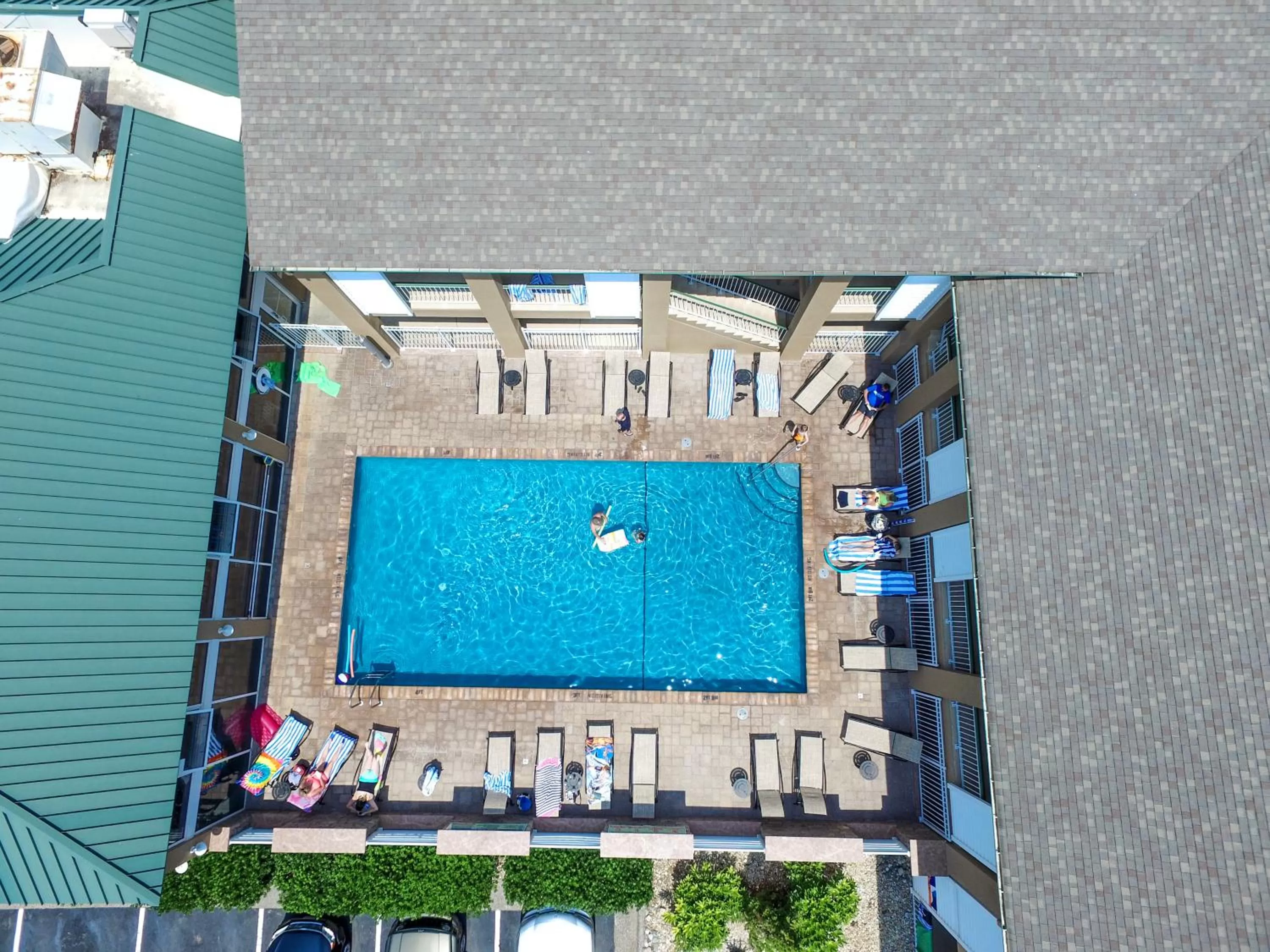 Pool view in Shutters on the Banks