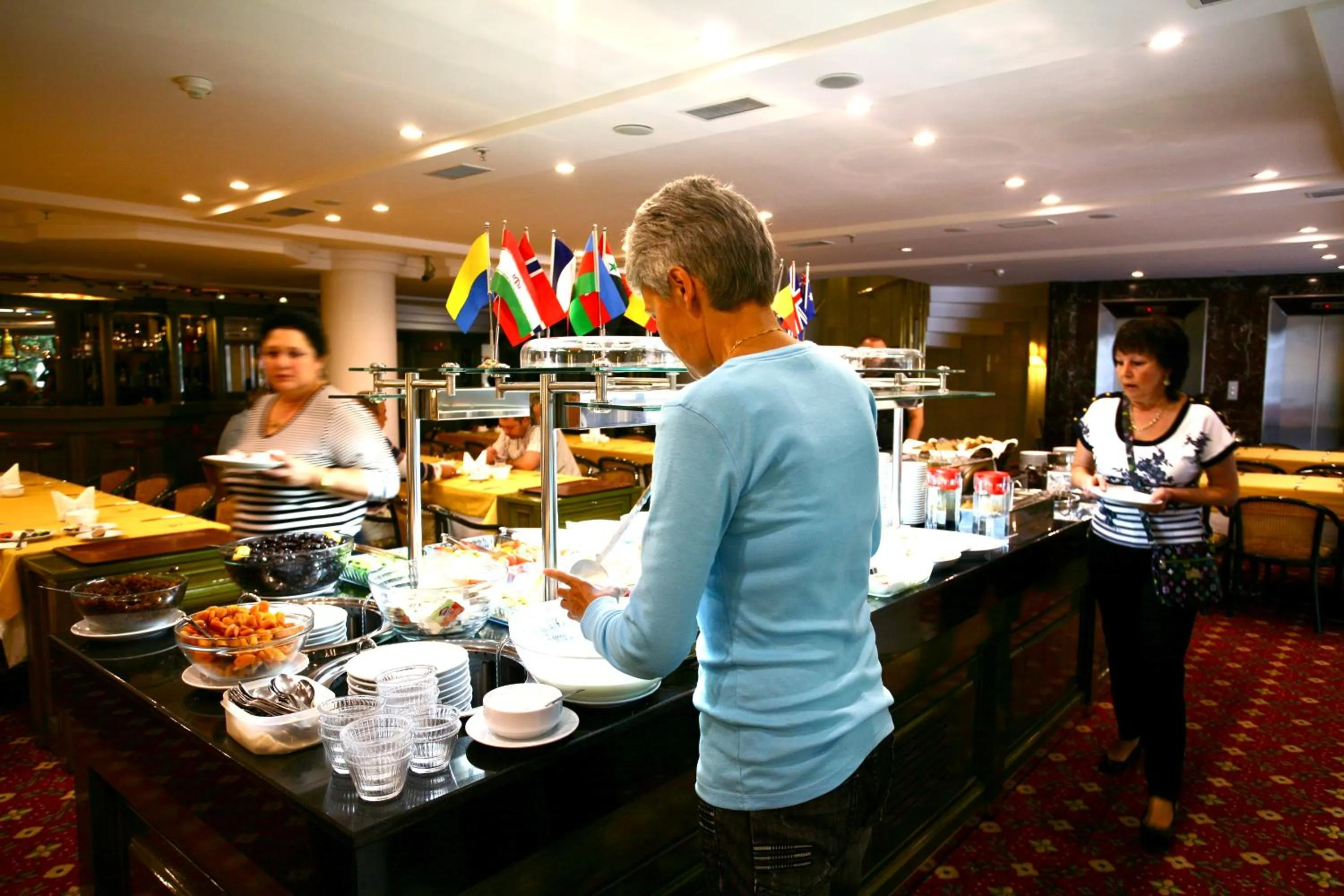 Restaurant/places to eat in Istanbul Royal Hotel