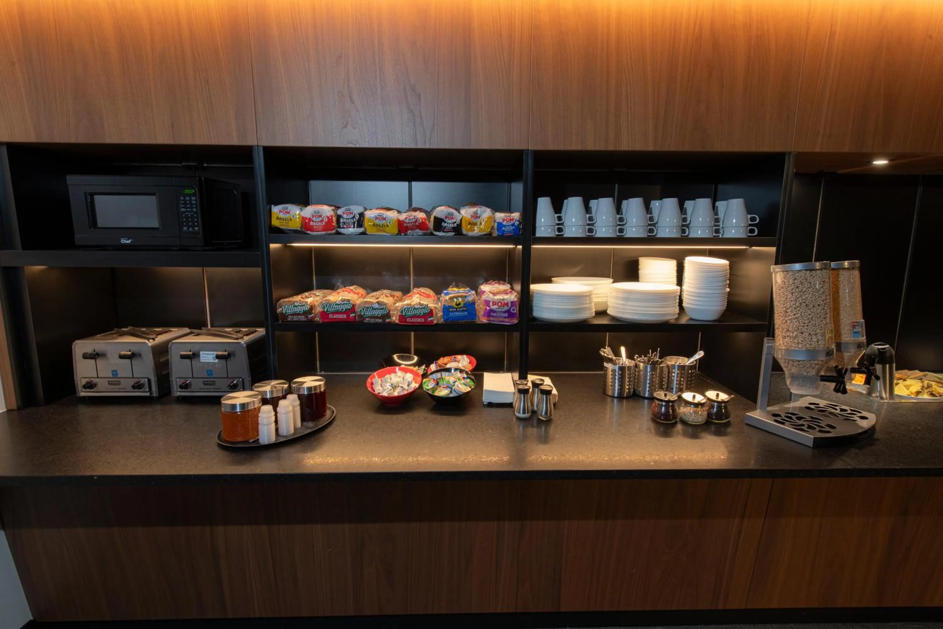 Breakfast in Grand Times Hotel – Aeroport de Quebec