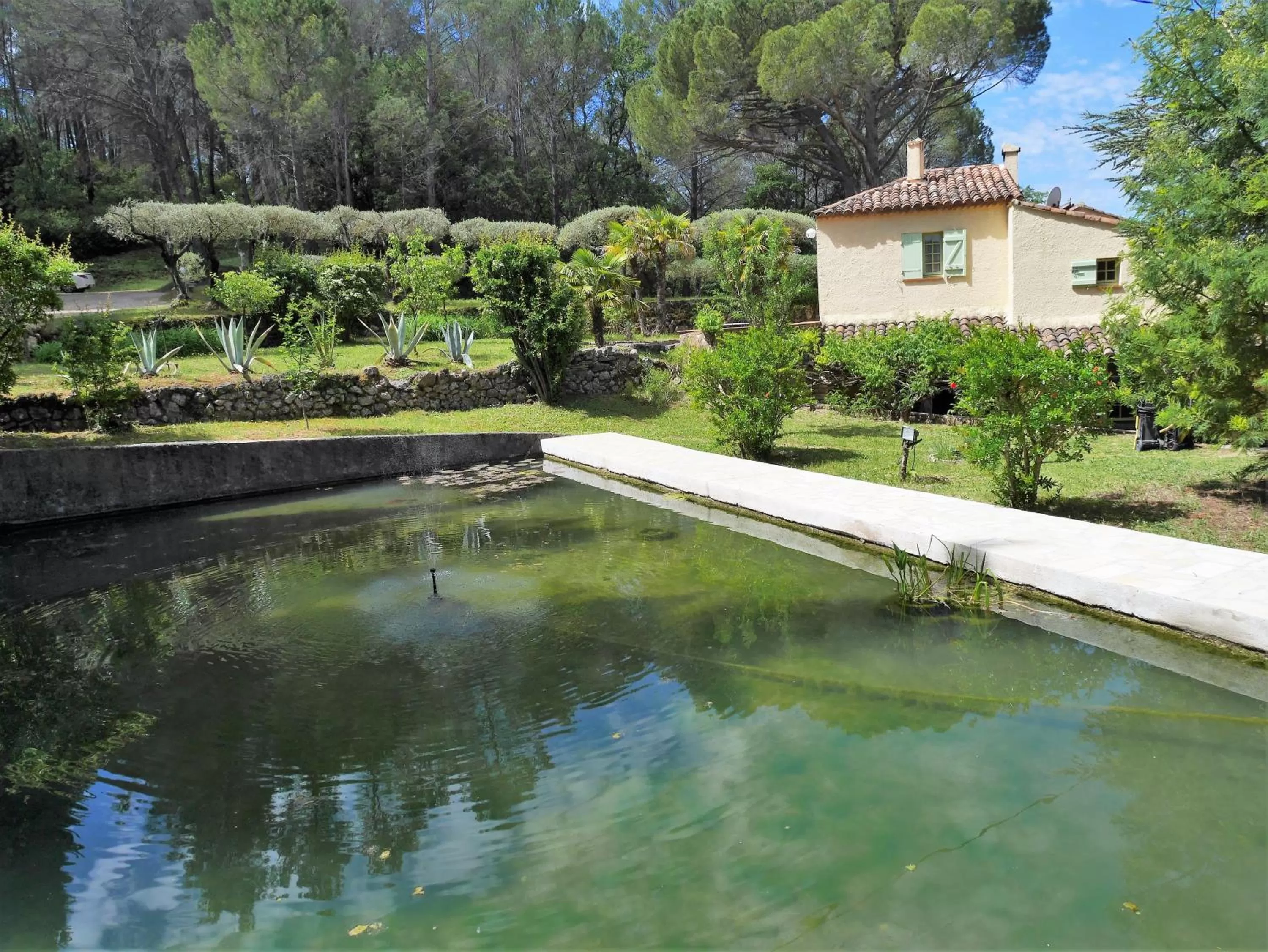 Property building in Le Mas des Oliviers