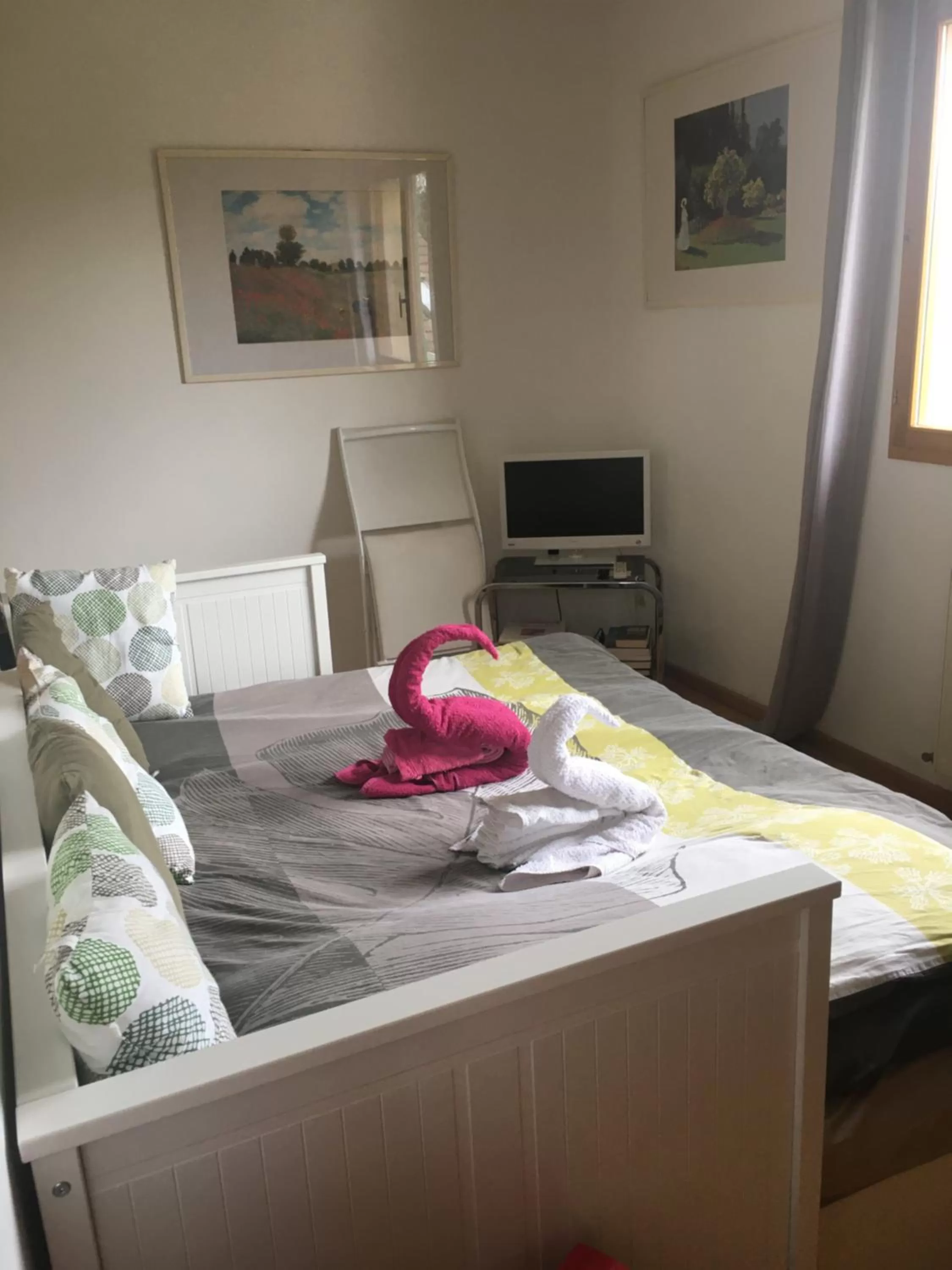 Bed in Agréable chambre d’hôtes bord de mer Normandie