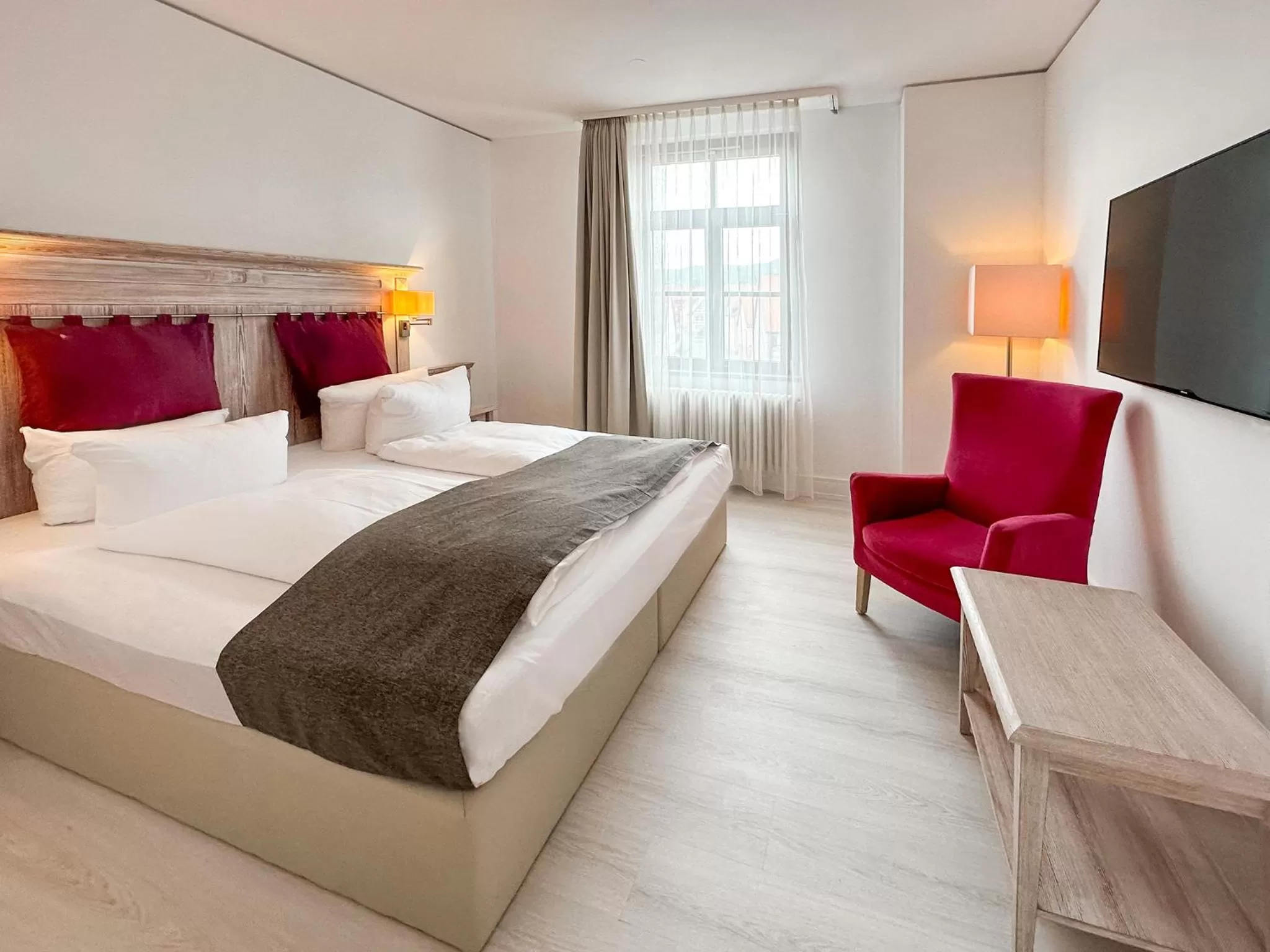 Photo of the whole room, Bed in DORMERO Schlosshotel Reichenschwand