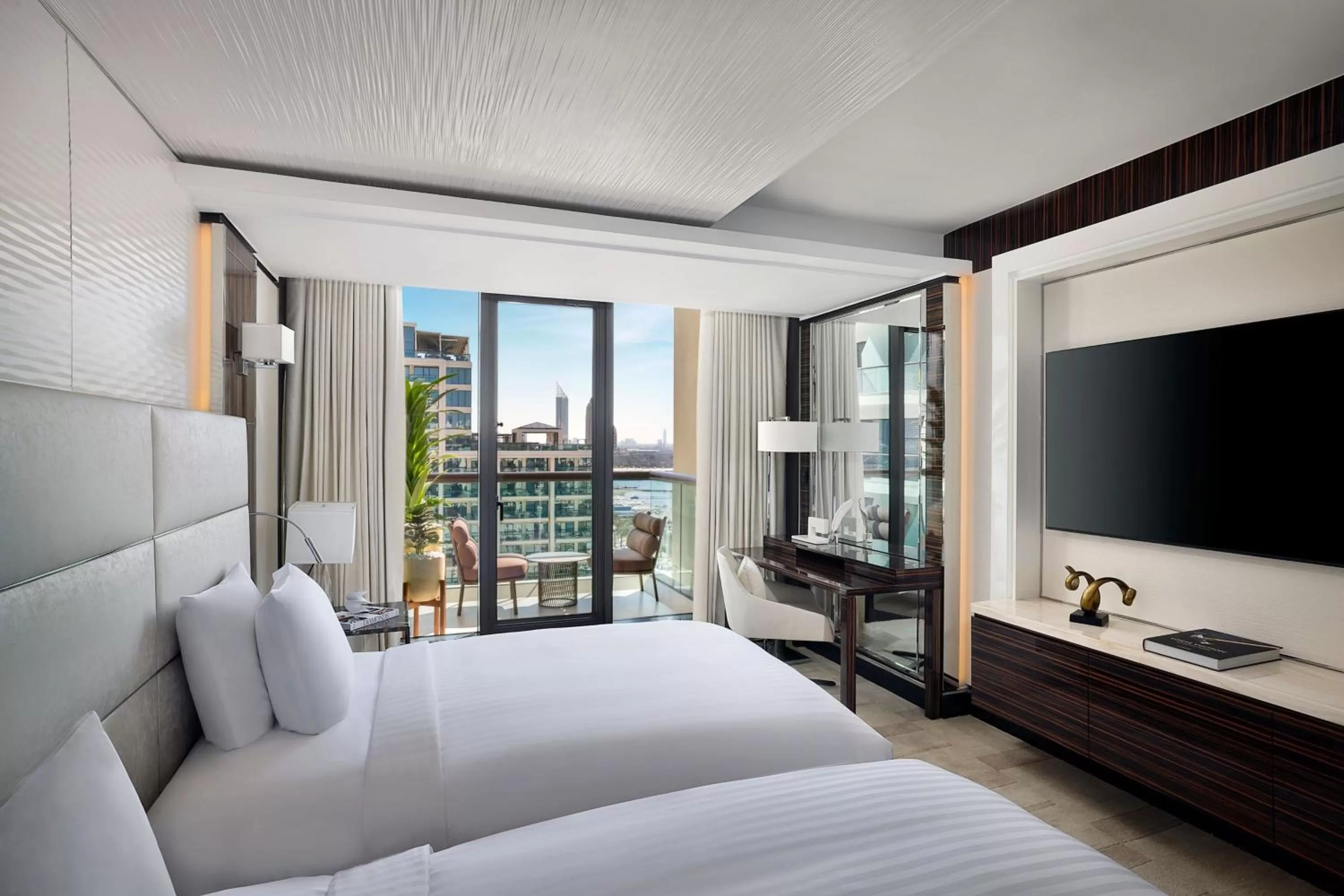 Photo of the whole room, Bed in Marriott Resort Palm Jumeirah, Dubai