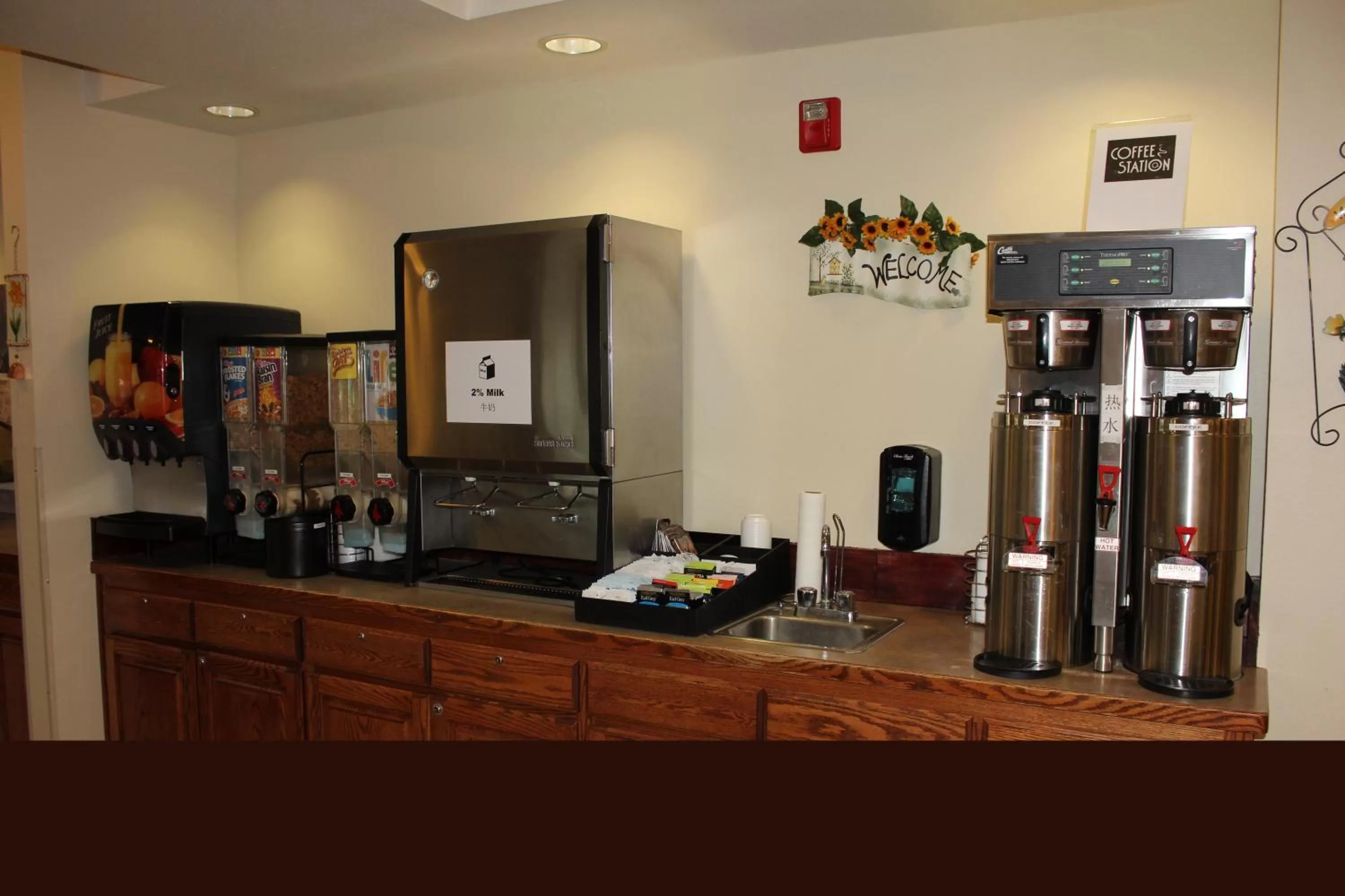 Breakfast in Yellowstone Lodge