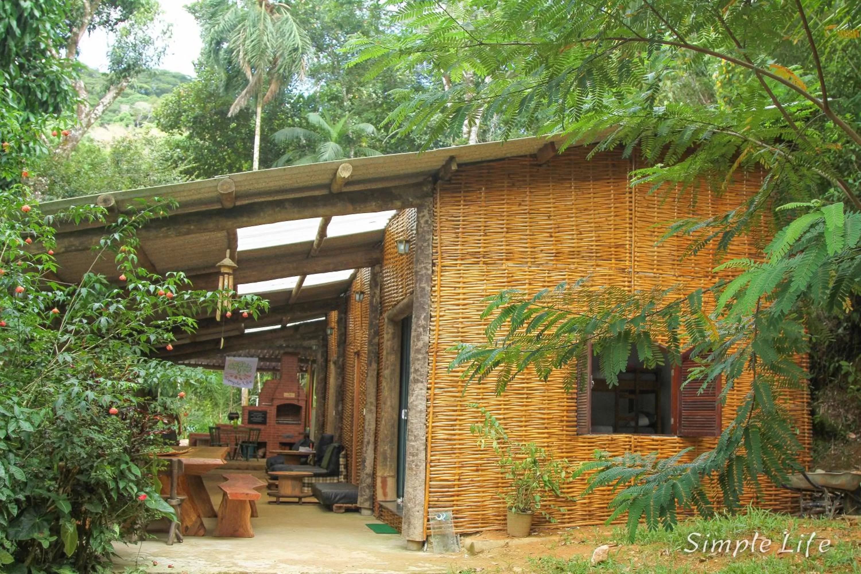 Facade/entrance in Sitio Simple Life