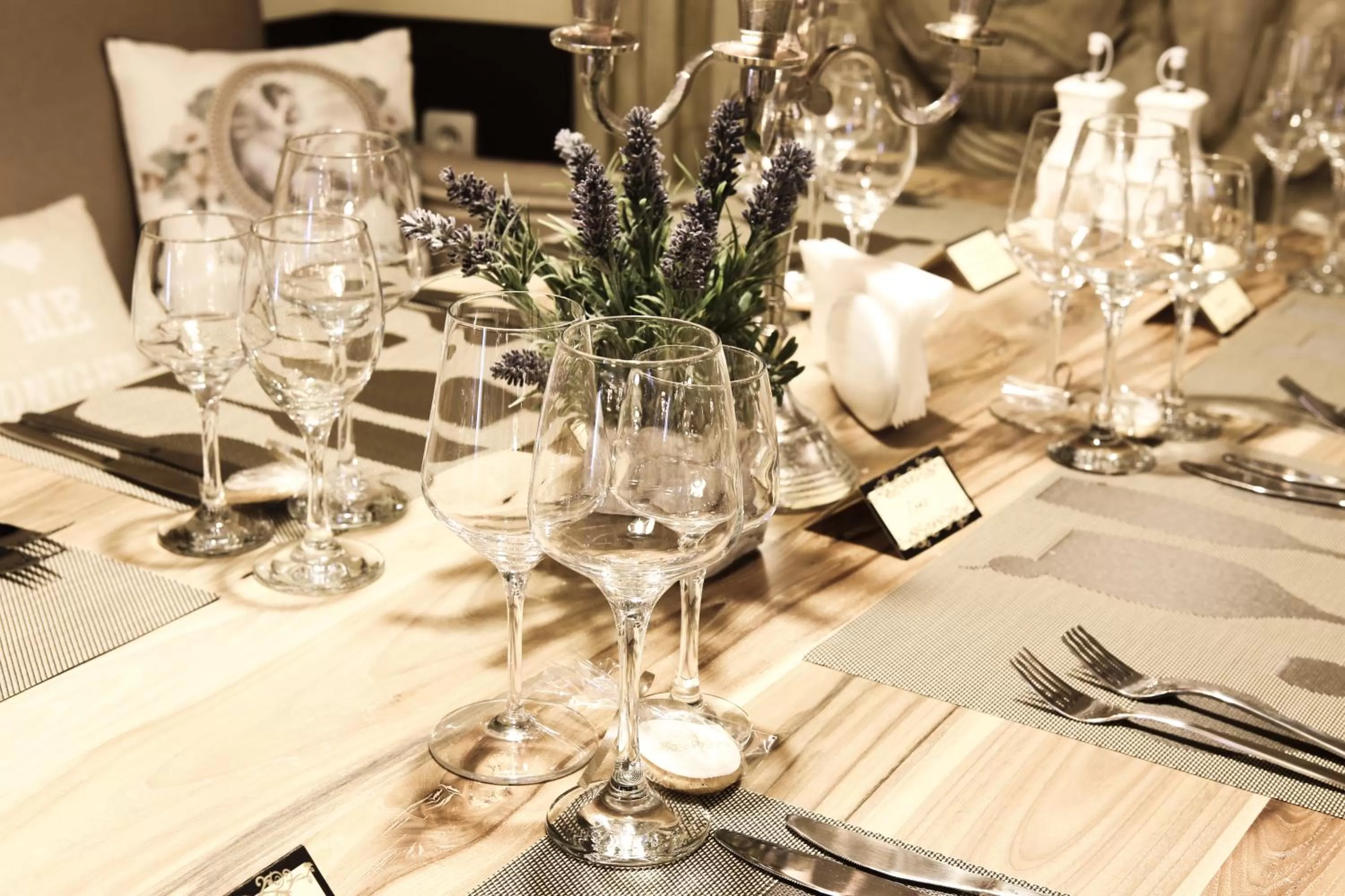 Restaurant/places to eat in Hotel Nove