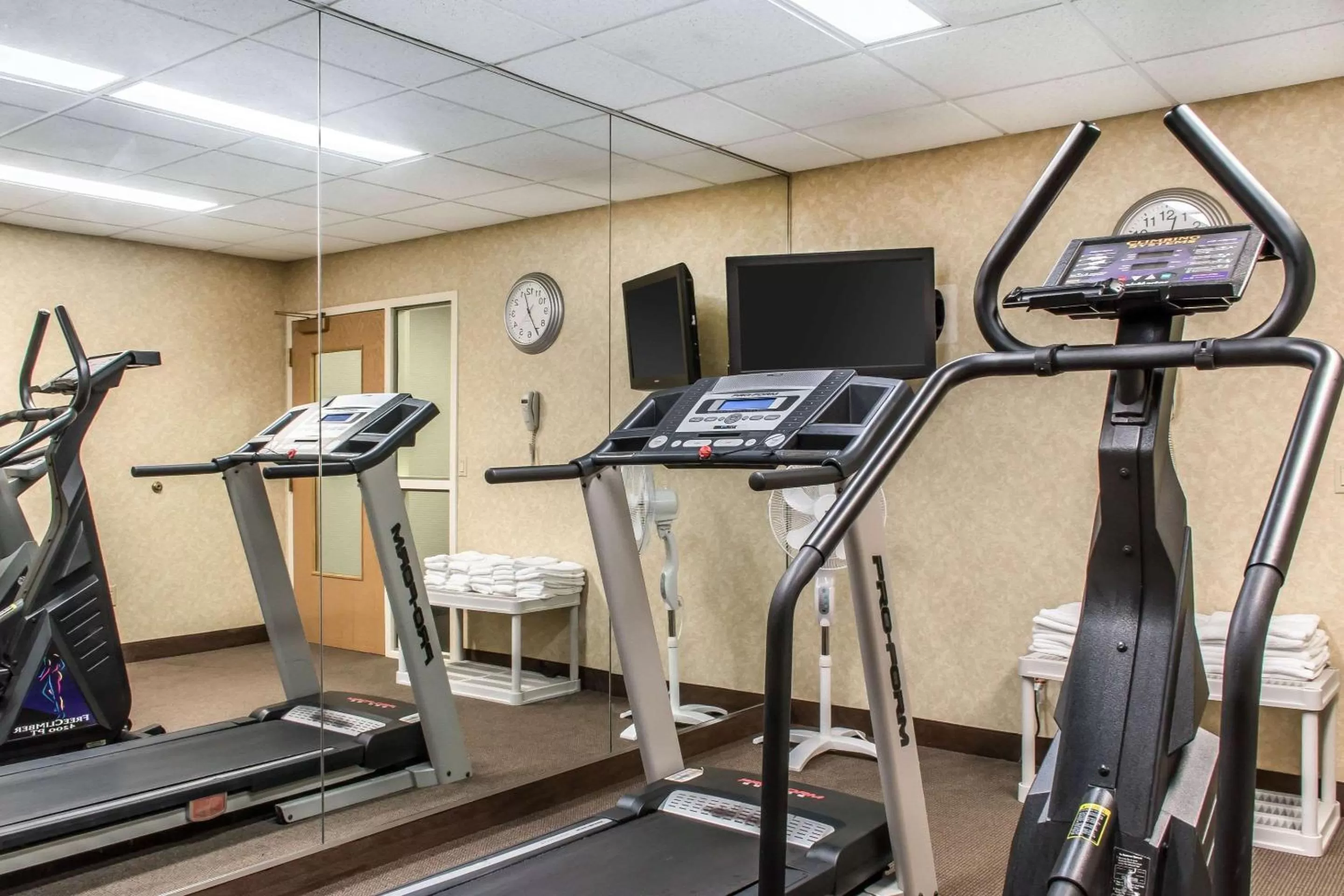 Fitness centre/facilities in Sleep Inn & Suites of Lancaster County