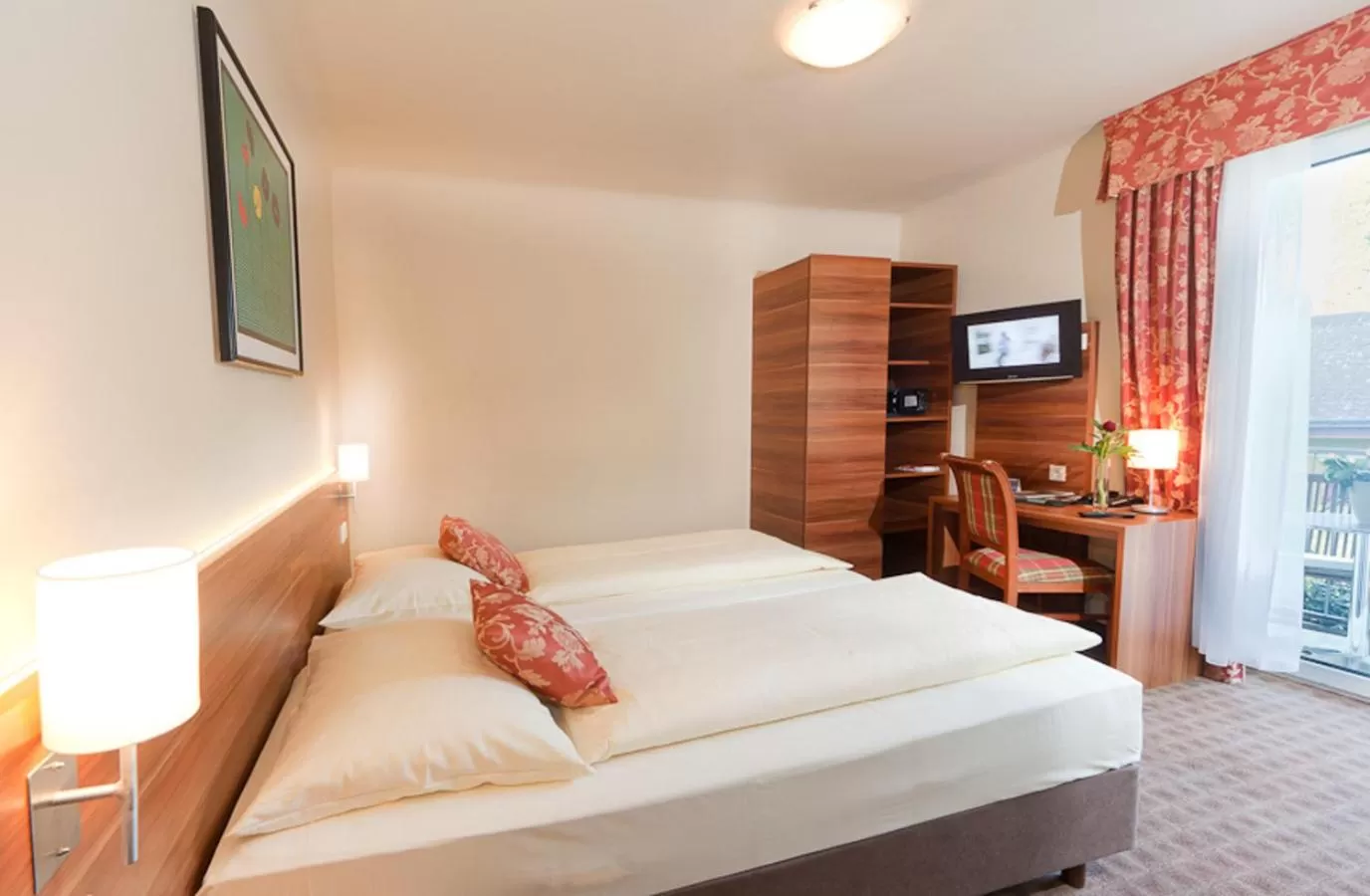 Photo of the whole room, Bed in Hotel Astoria