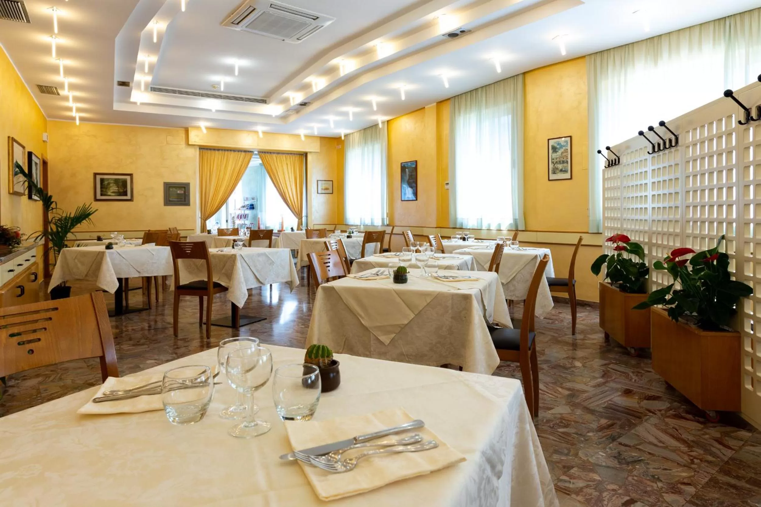 Restaurant/places to eat in Hotel Belvedere